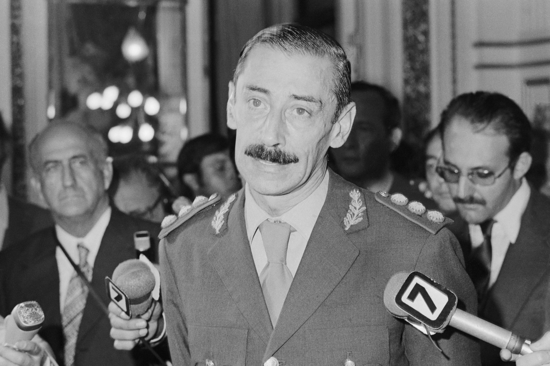 Videla en una tumba sin su nombre