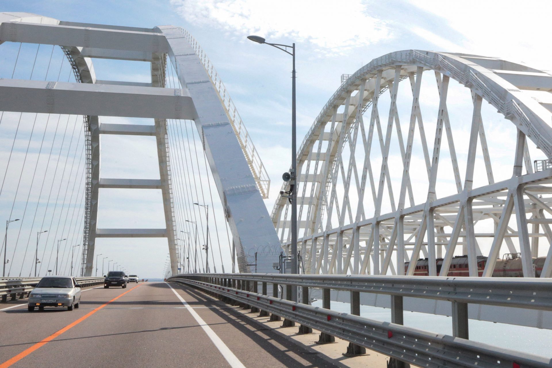 Oficial ucraniano assume autoria de explosões em ponte na Crimeia