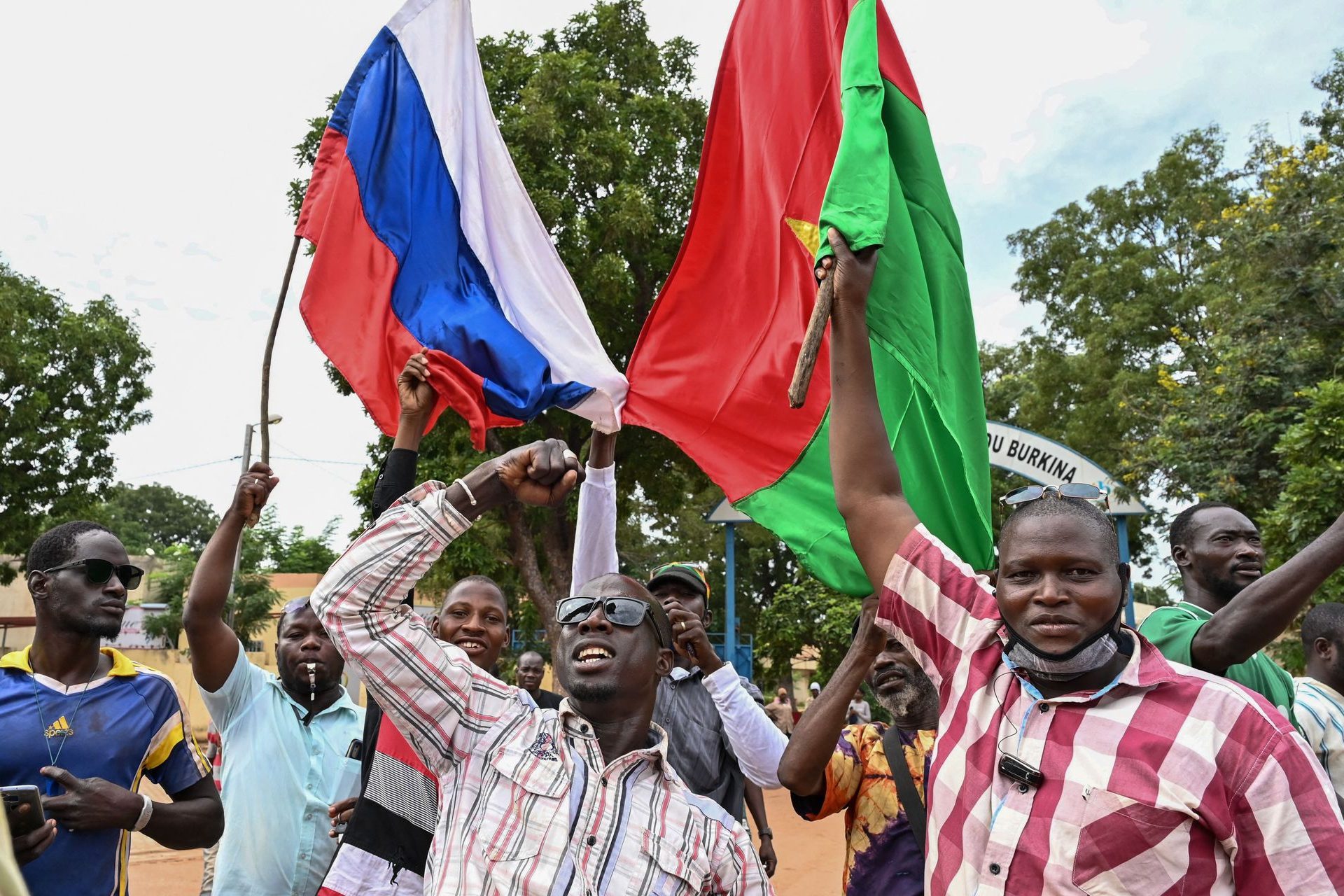 10 000 hommes sur place