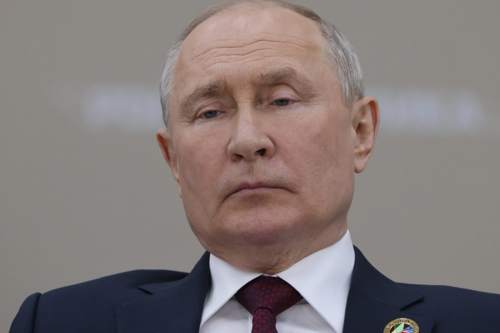 Poutine est désormais recherché pour crimes de guerre
