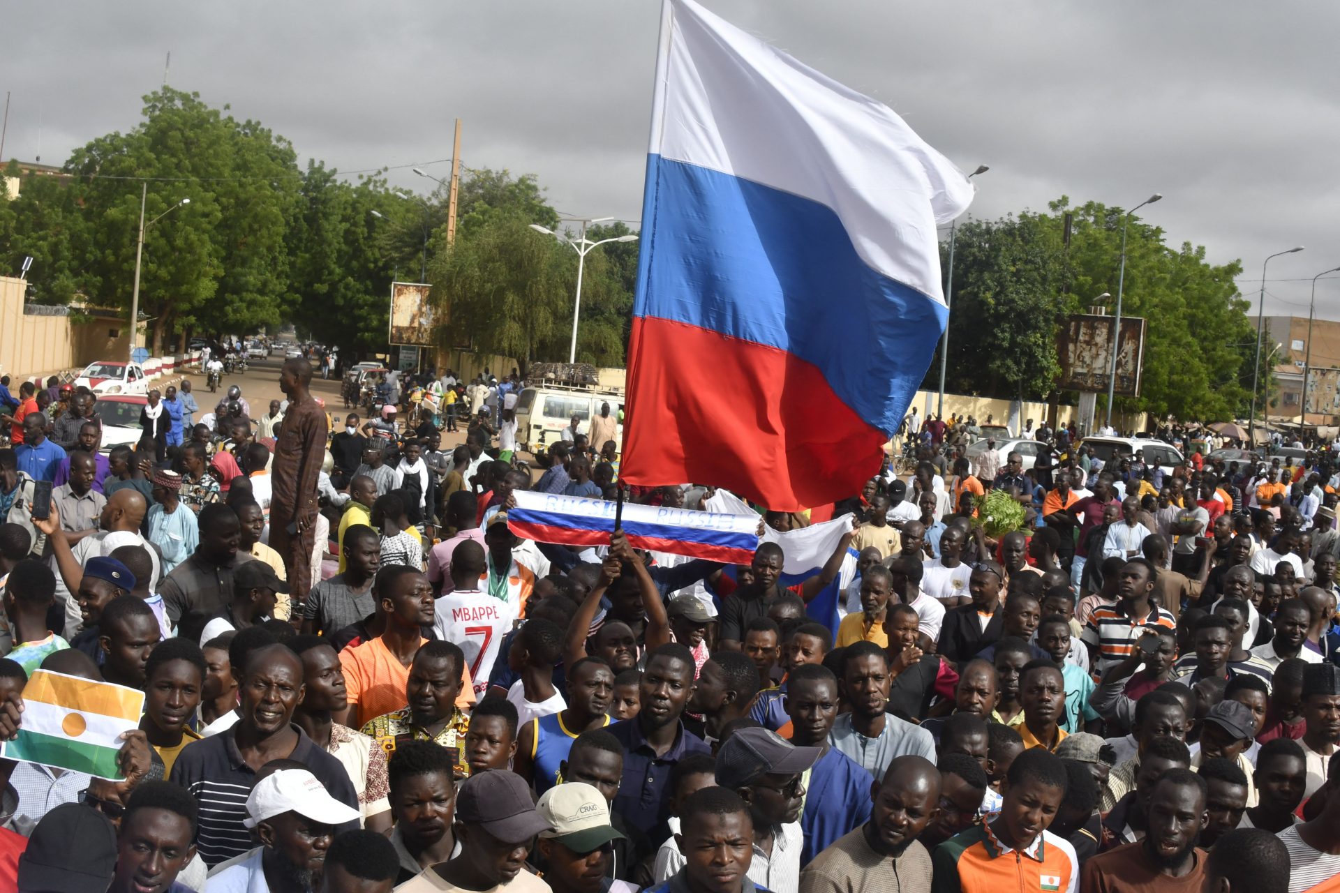 El importante papel que juegan Francia y Rusia en el golpe de estado en Níger