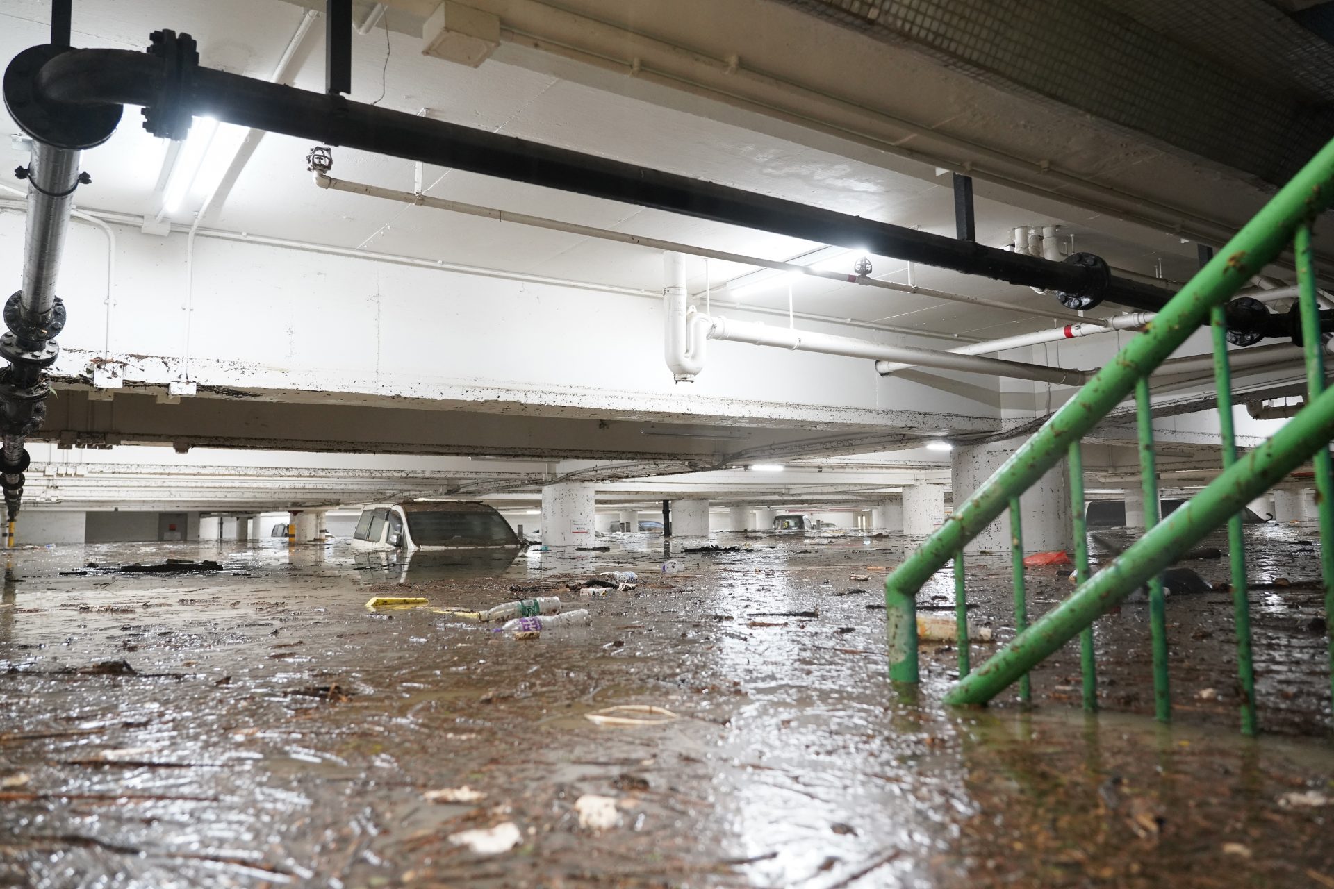 Des pluies torrentielles provoquent mort et désolation à Hong Kong