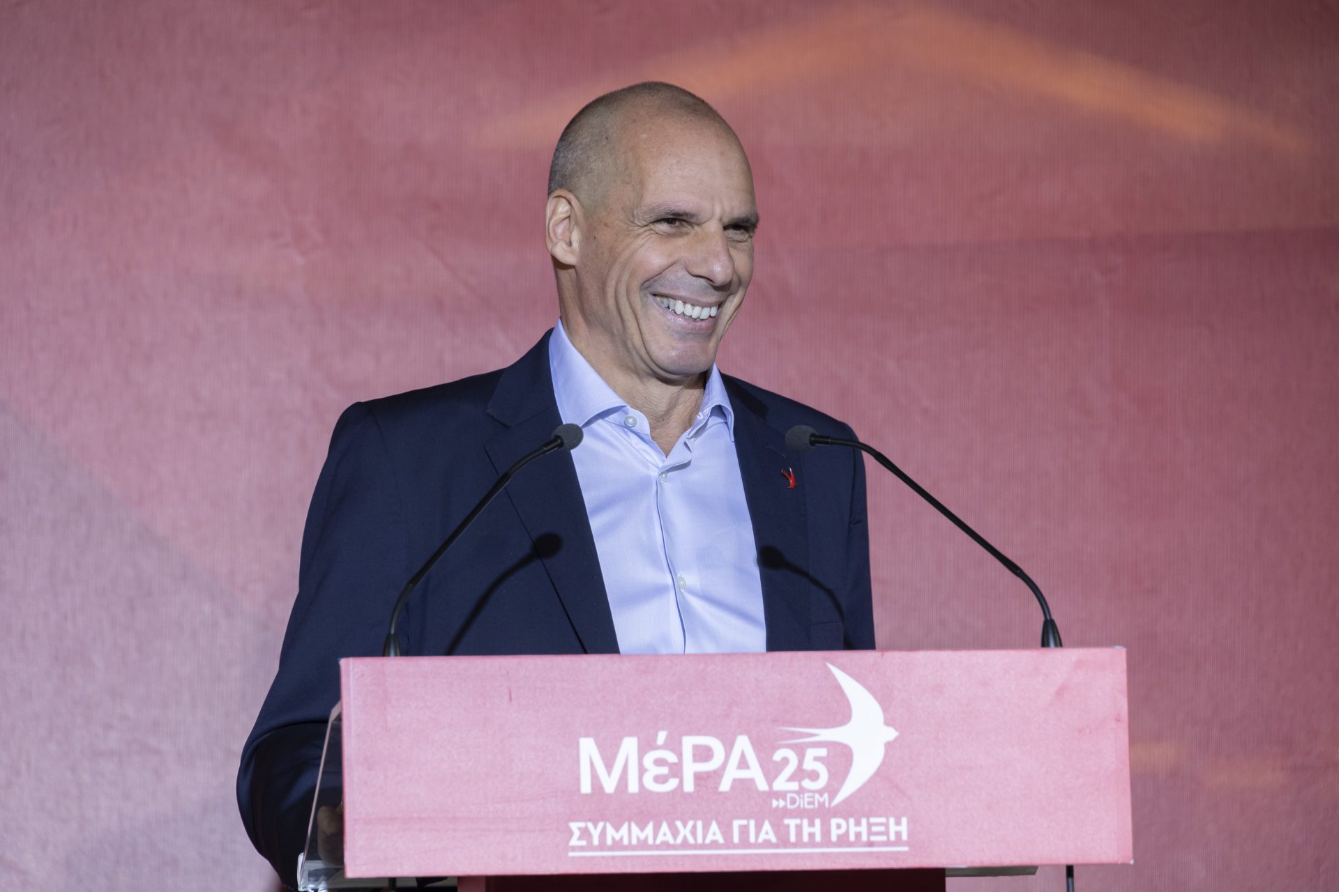 Yanis Varoufakis faz retorno triunfante em 2019