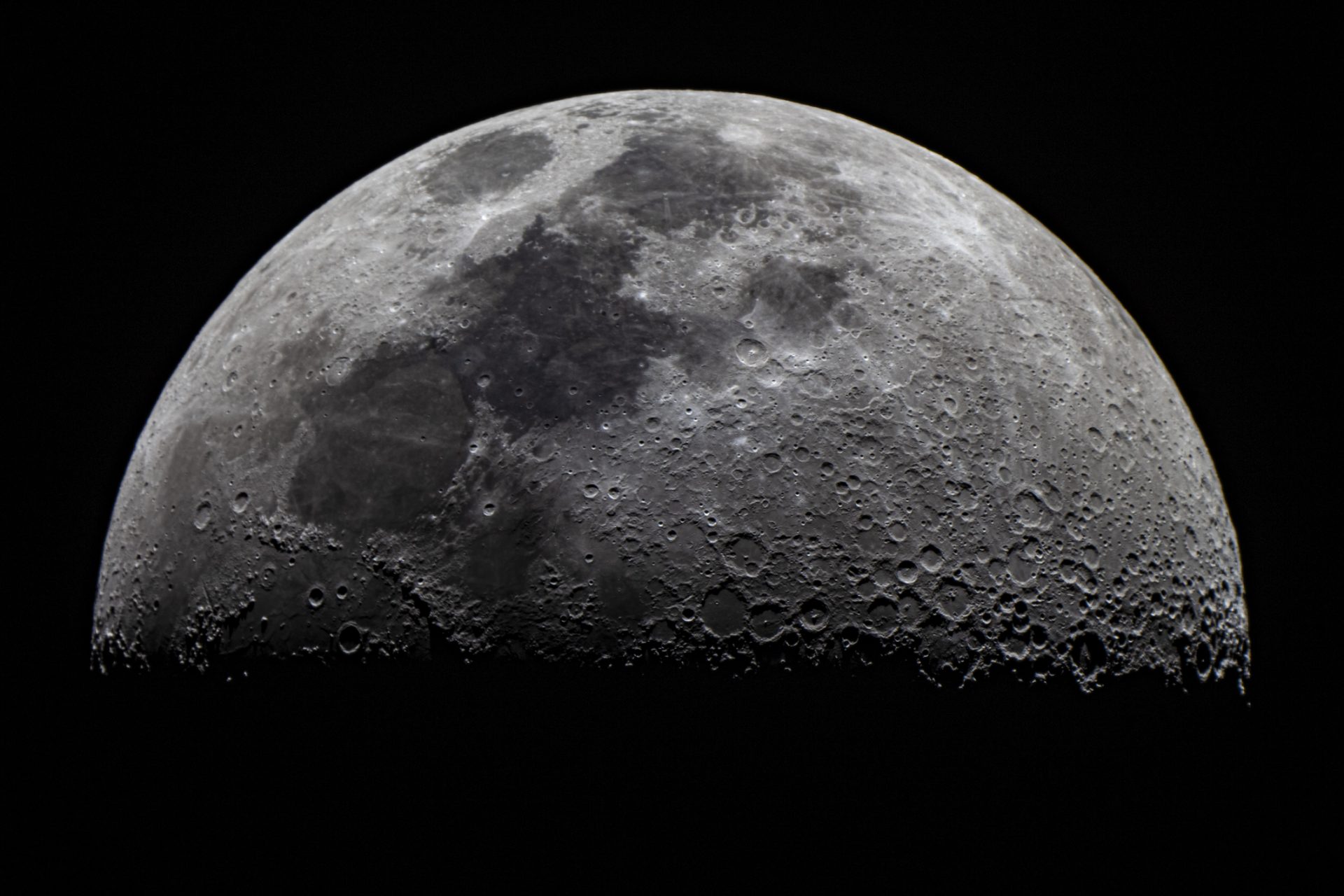 The world's superpowers could fight over the moon someday