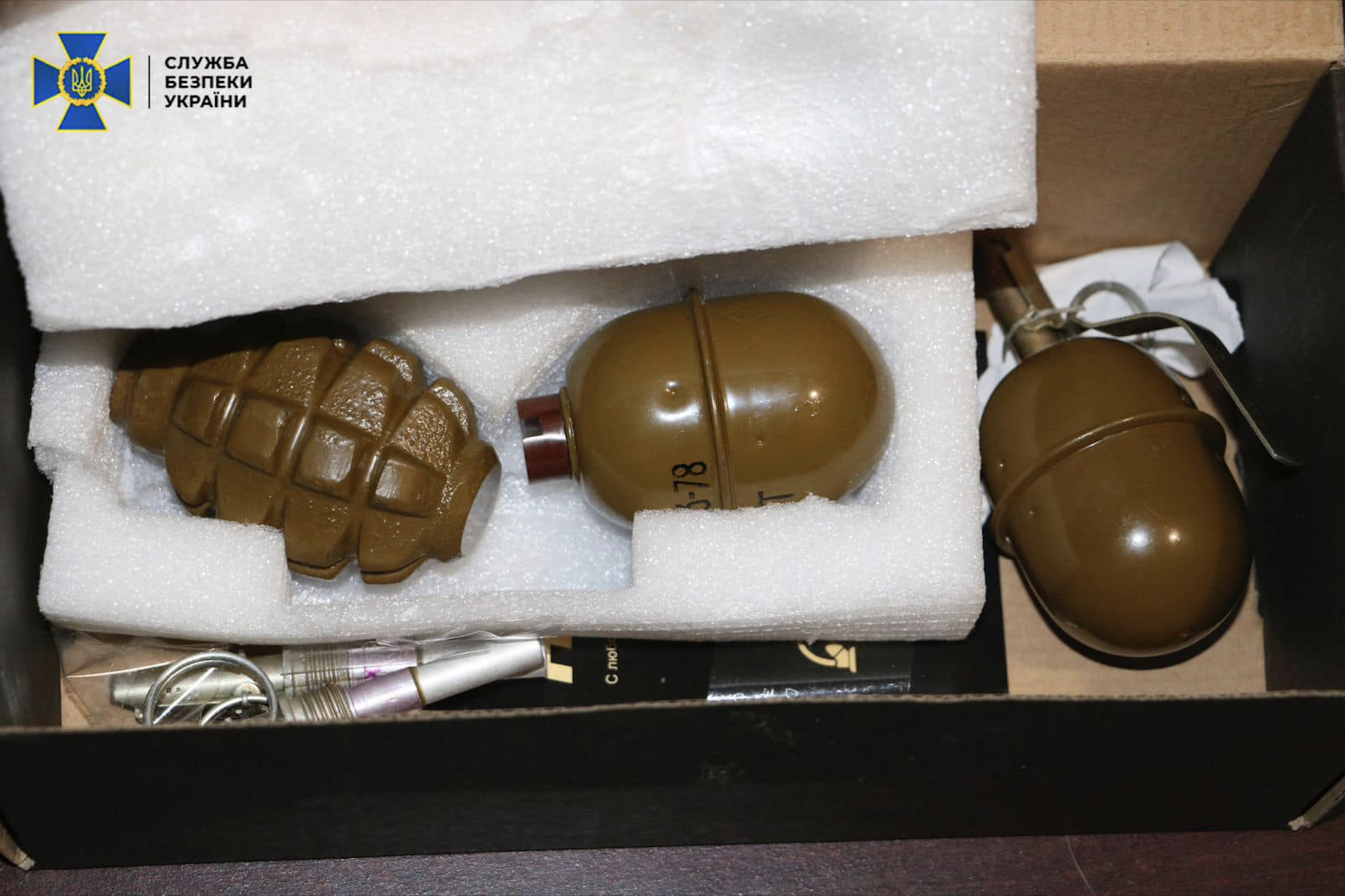 Des grenades à main