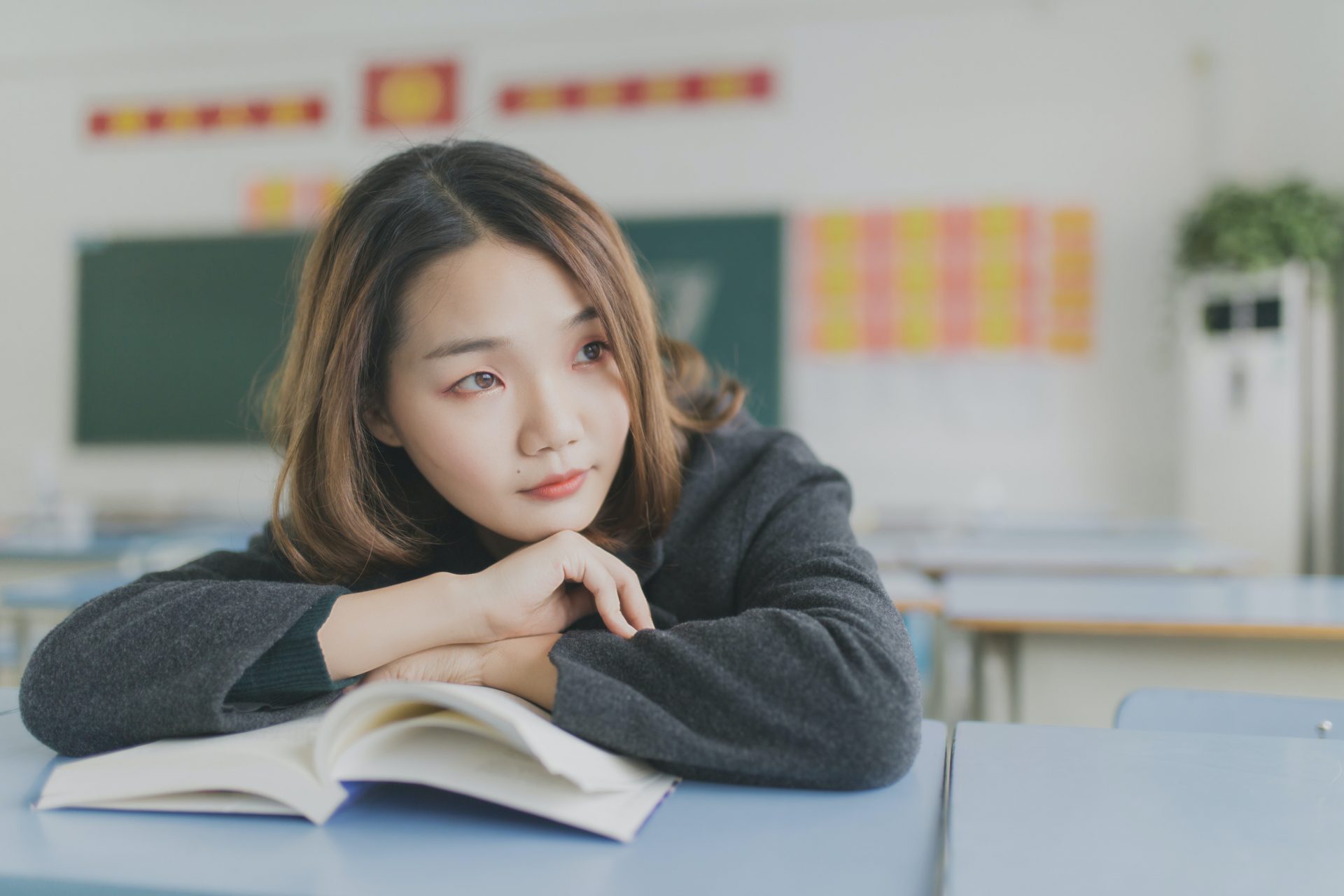 Quel est l'objectif du port de l'uniforme à l'école ?