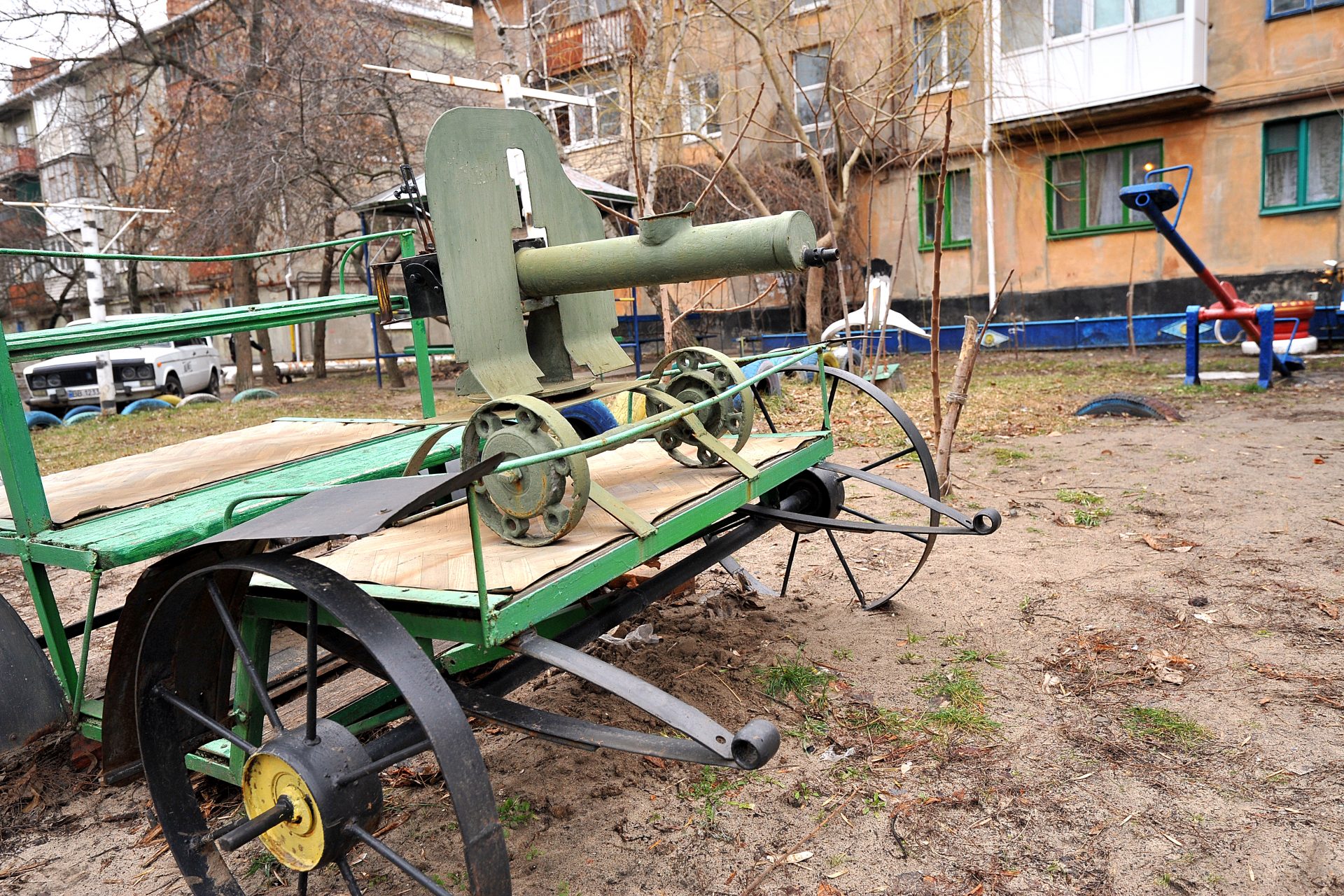 Deshalb benutzt die Ukraine immer noch ein 140 Jahre altes Maschinengewehr
