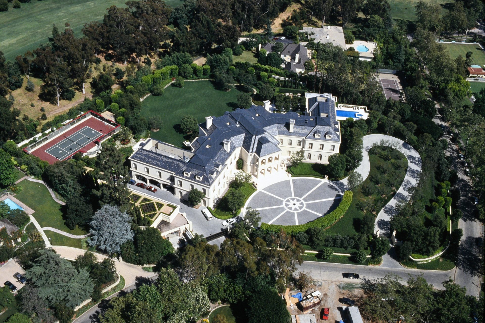 Billionaires are playing the system in Los Angeles to avoid the mansion tax