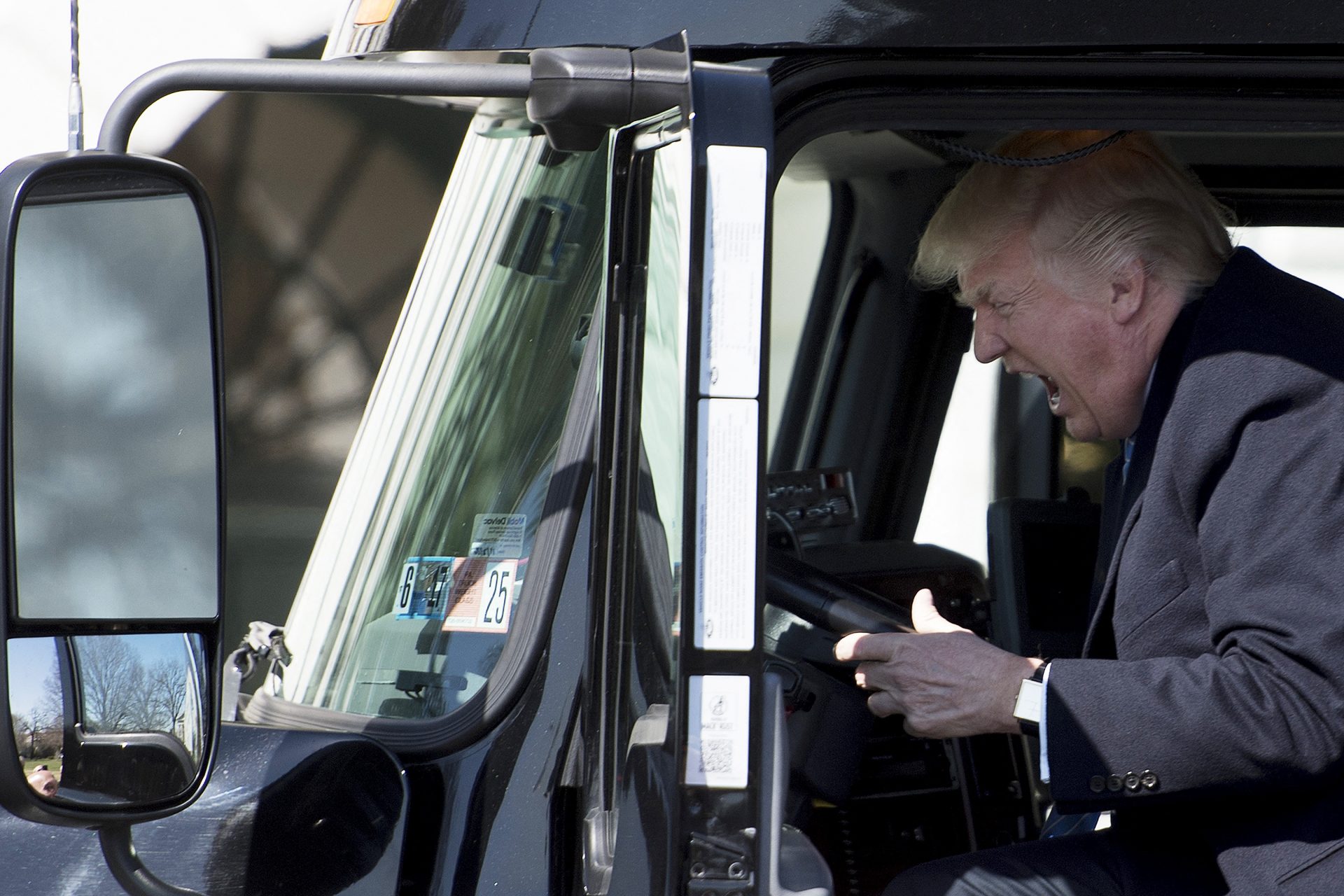 Le jour où Trump a pu s'asseoir dans un gros camion