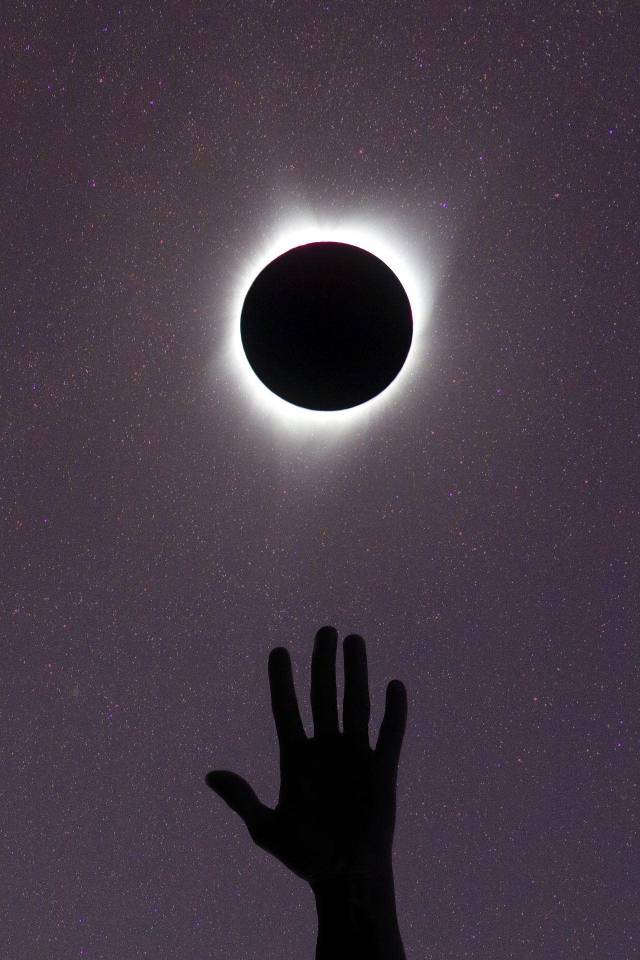 A escuridão do eclipse tornou possível a observação