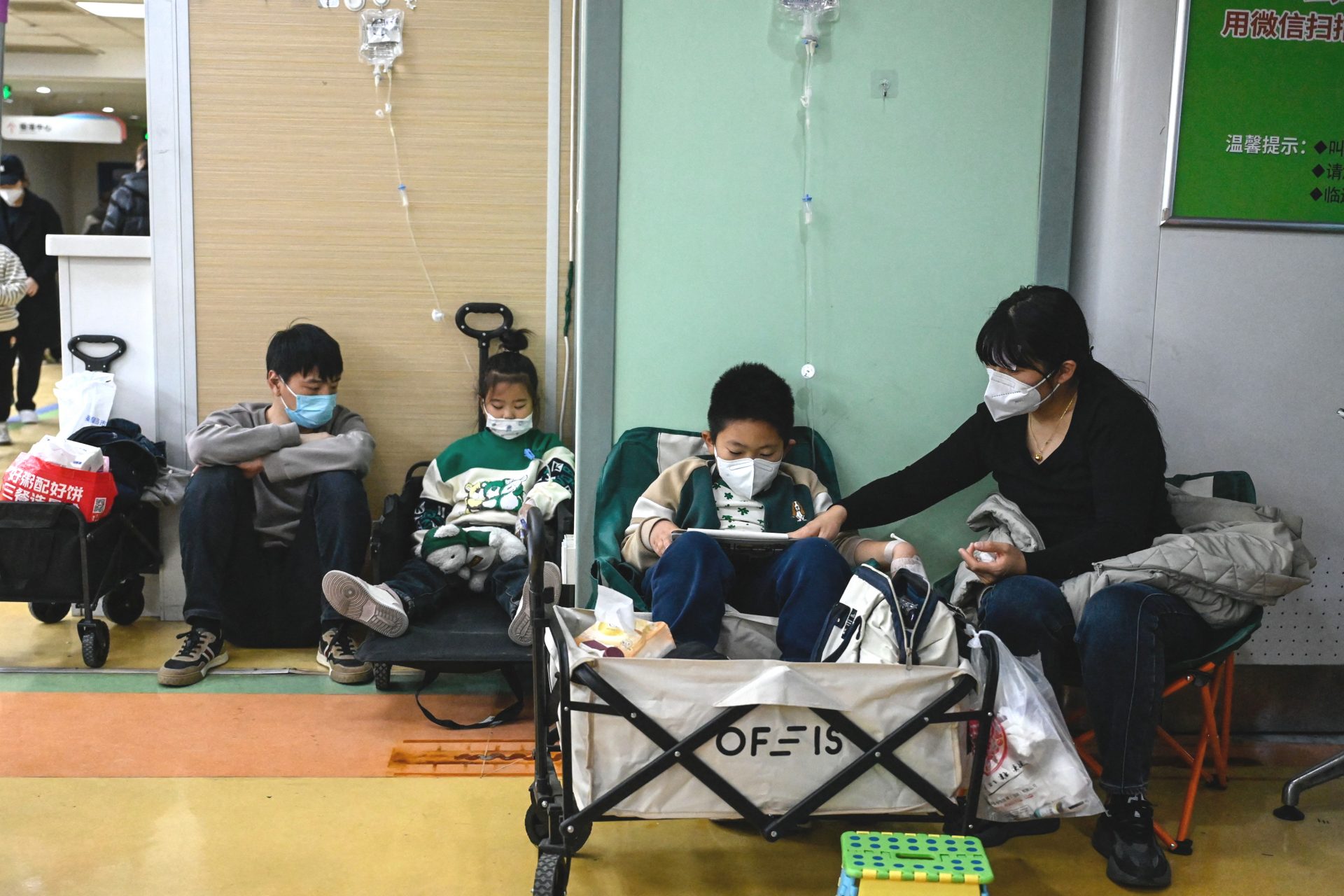 La polmonite infantile in Cina preoccupa l'OMS: il governo cinese risponde
