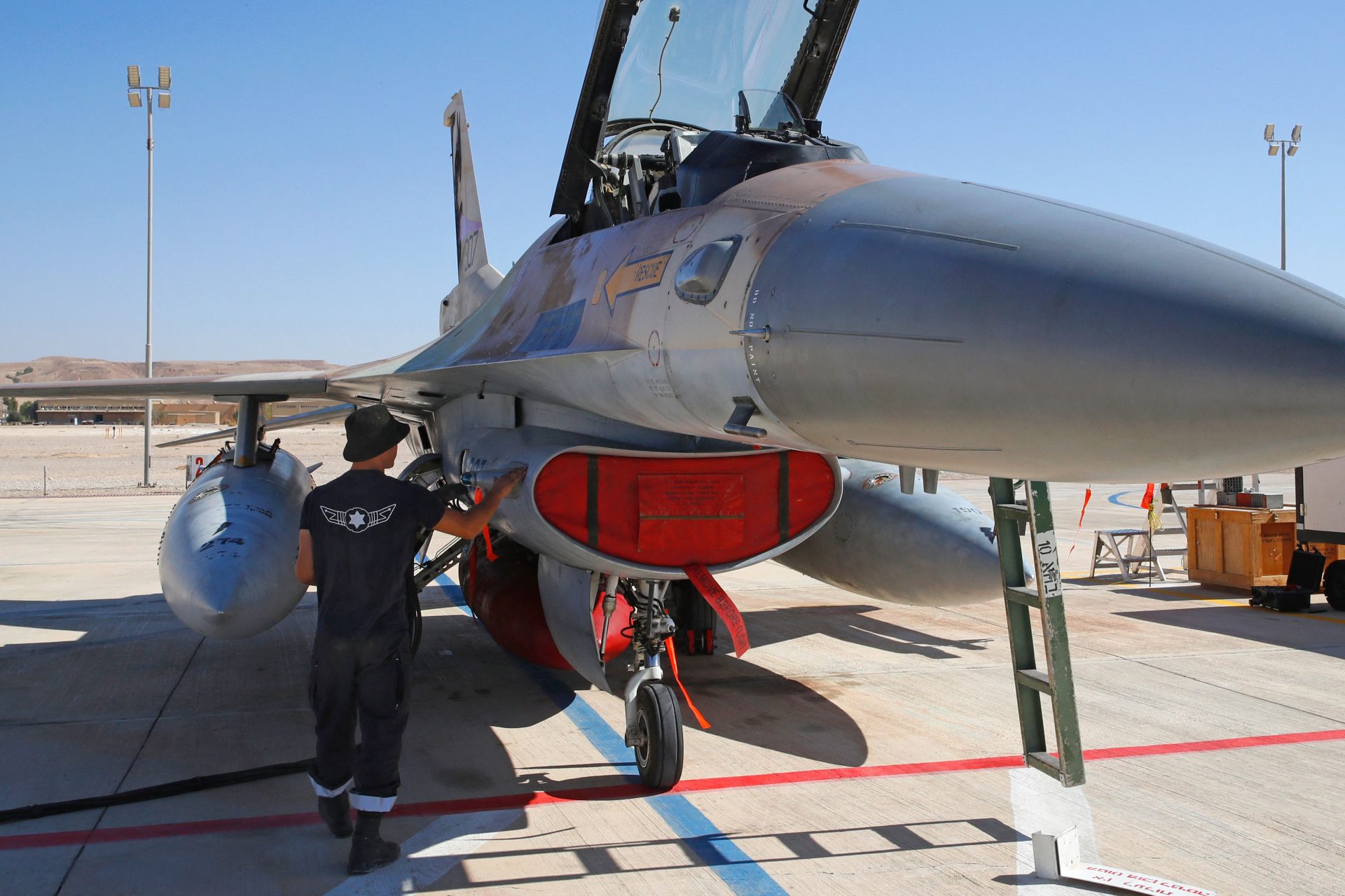 Haciendo sostenibles los jets F-16 para Ucrania