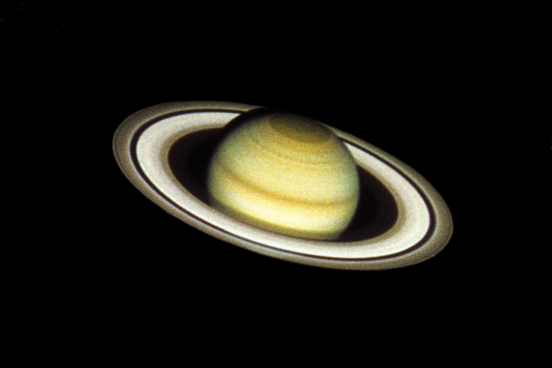 Los anillos de Saturno están a punto de desaparecer