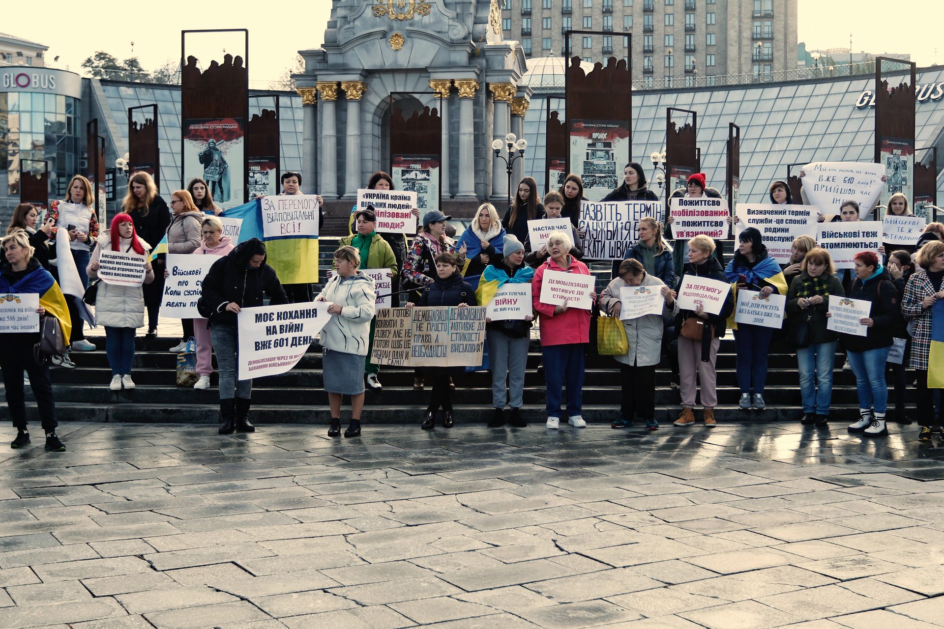 Des manifestations sur la place principale de Kyiv 
