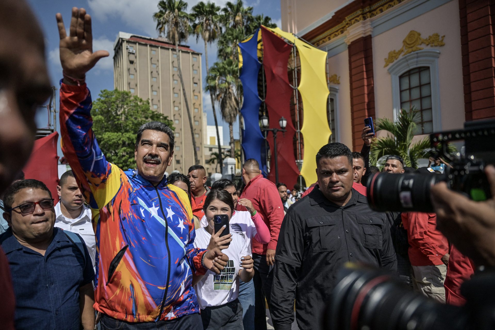 Sending a message to Caracas