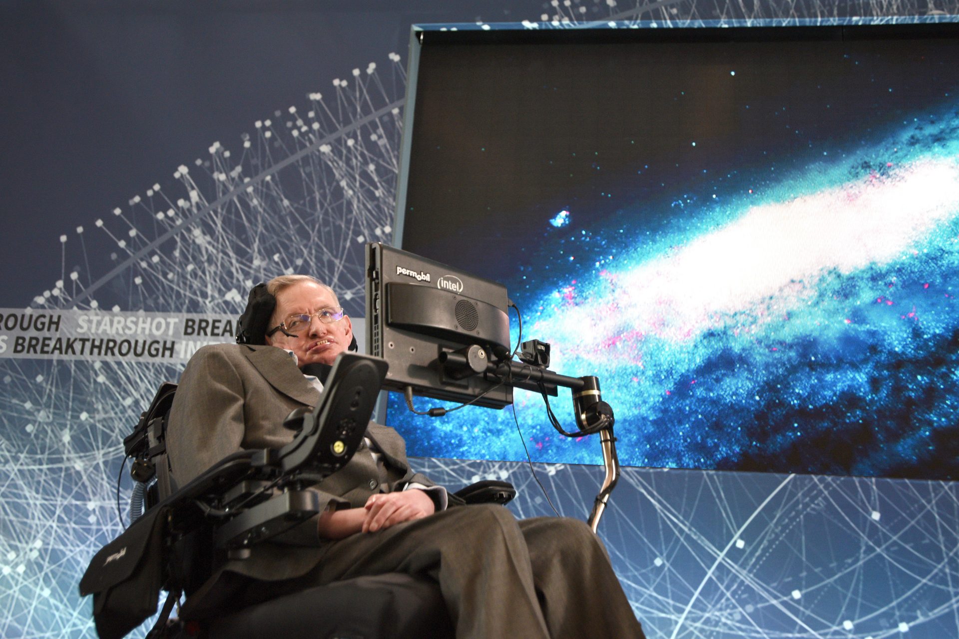 Stephen Hawking's worrying predictions: the end of the world is near!
