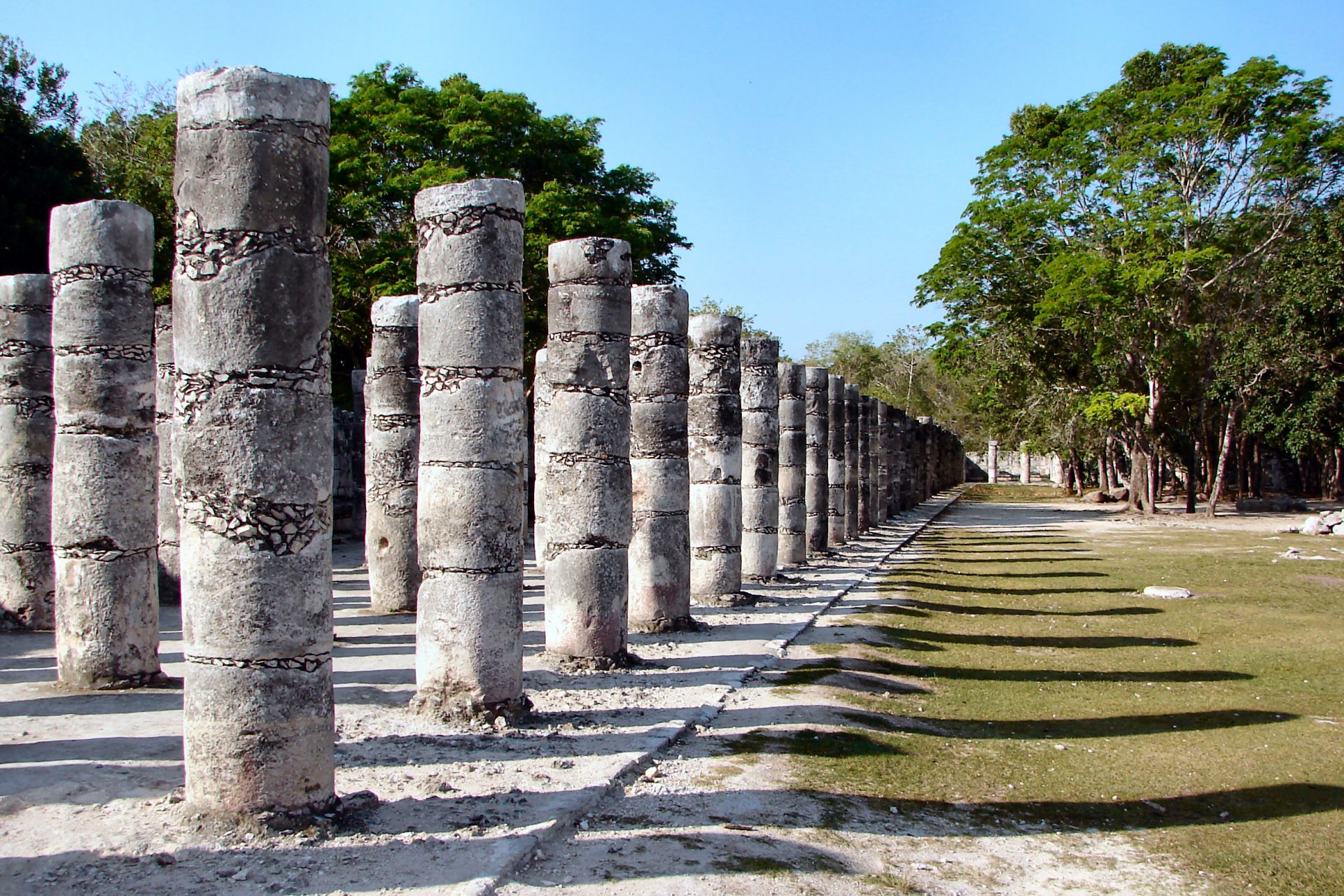 “Al borde del pozo de los Itzá”