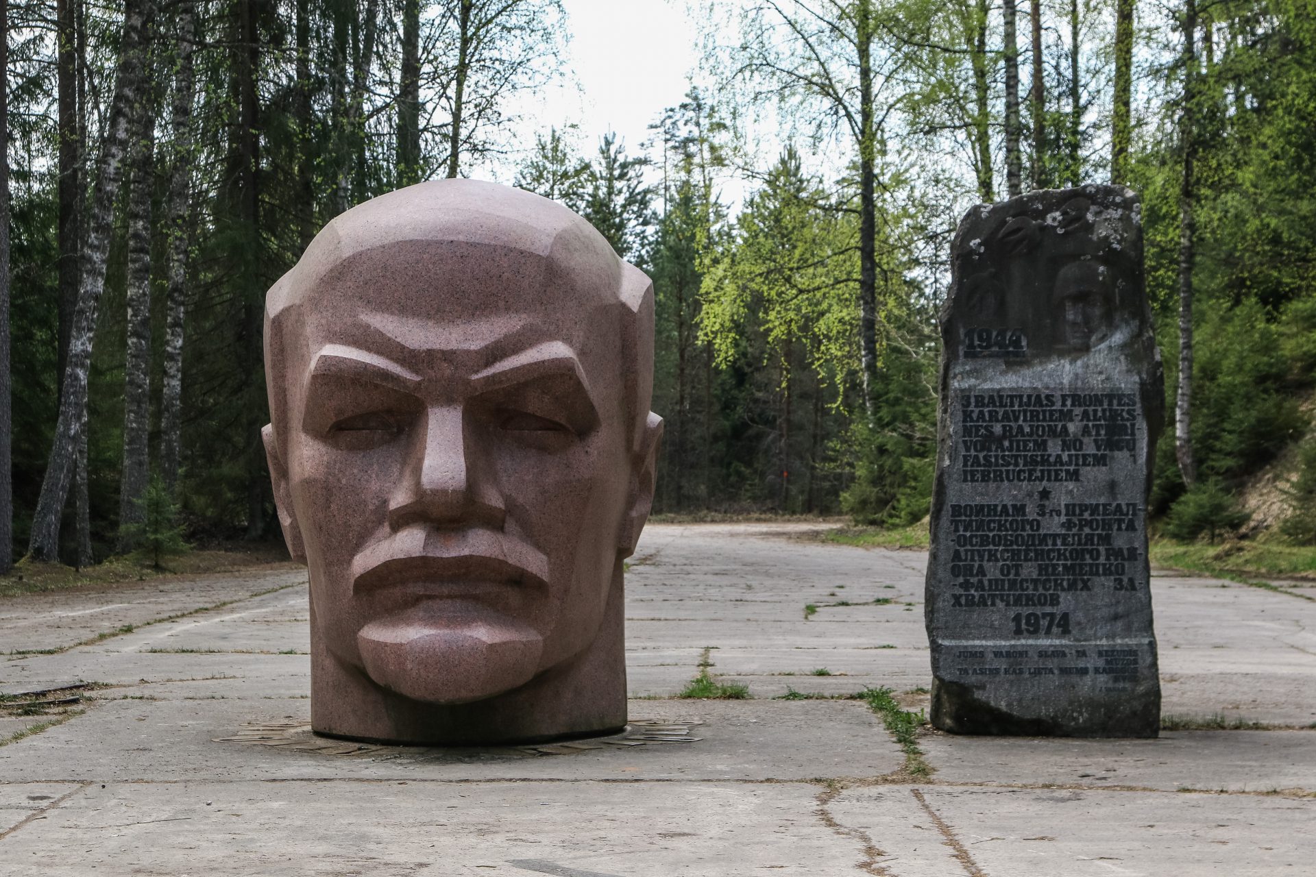 Démantèlement des monuments de l'ère soviétique