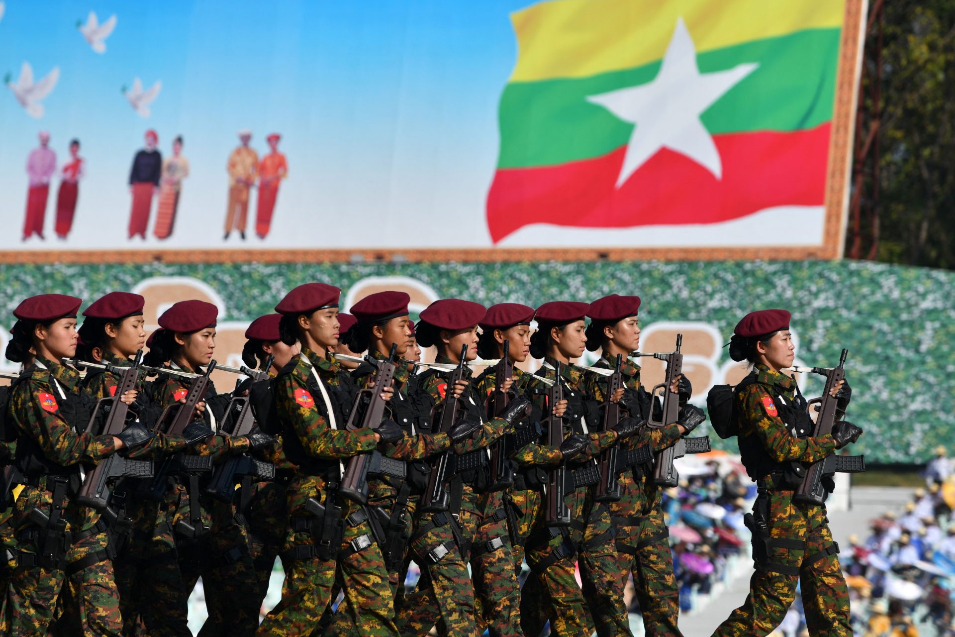 混迷を極めるミャンマー情勢：反政府同盟が台頭、軍事独裁政権は兵役実施で対抗