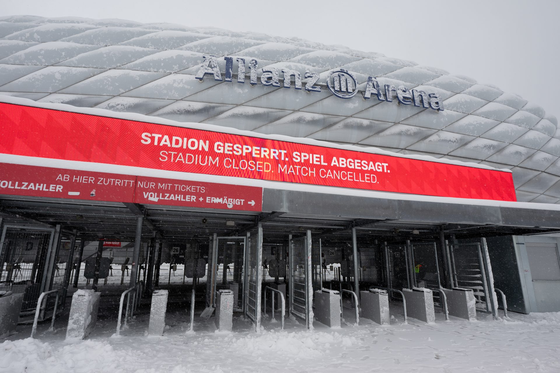 Schneemassen übernehmen die Kontrolle in Bayern