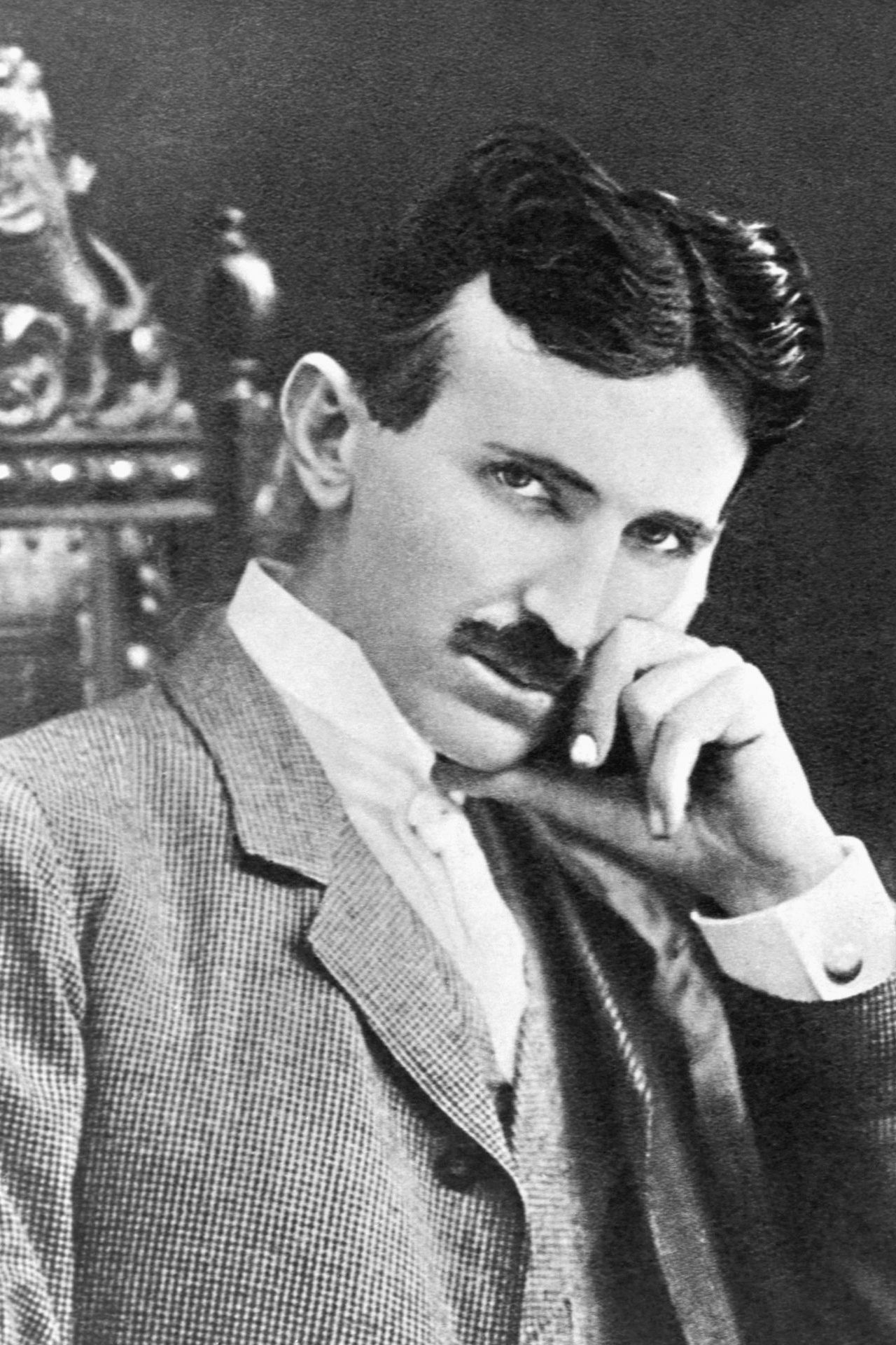 « Si vous voulez trouver les secrets de l'Univers, pensez en termes d'énergie, de fréquence et de vibration. » (Nikola Tesla)