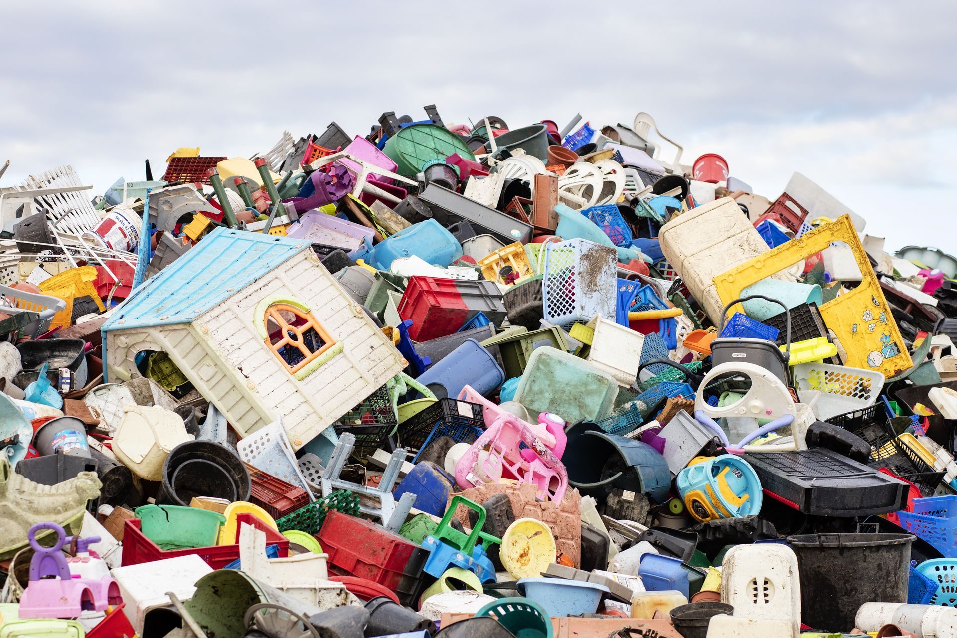 Recycling plastic using an enzyme: a miracle solution to drastically reduce pollution?