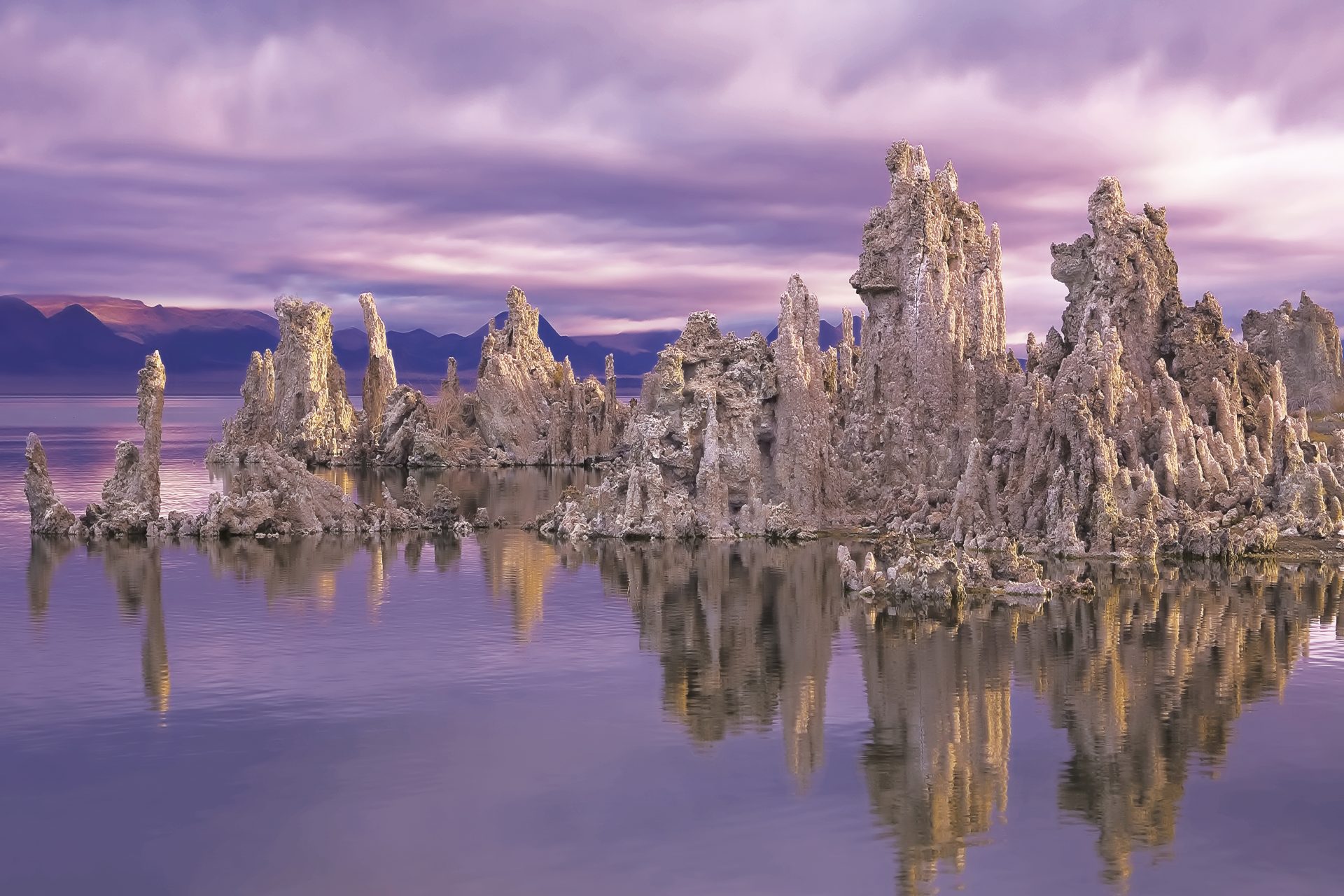 Escondido em um lago californiano 