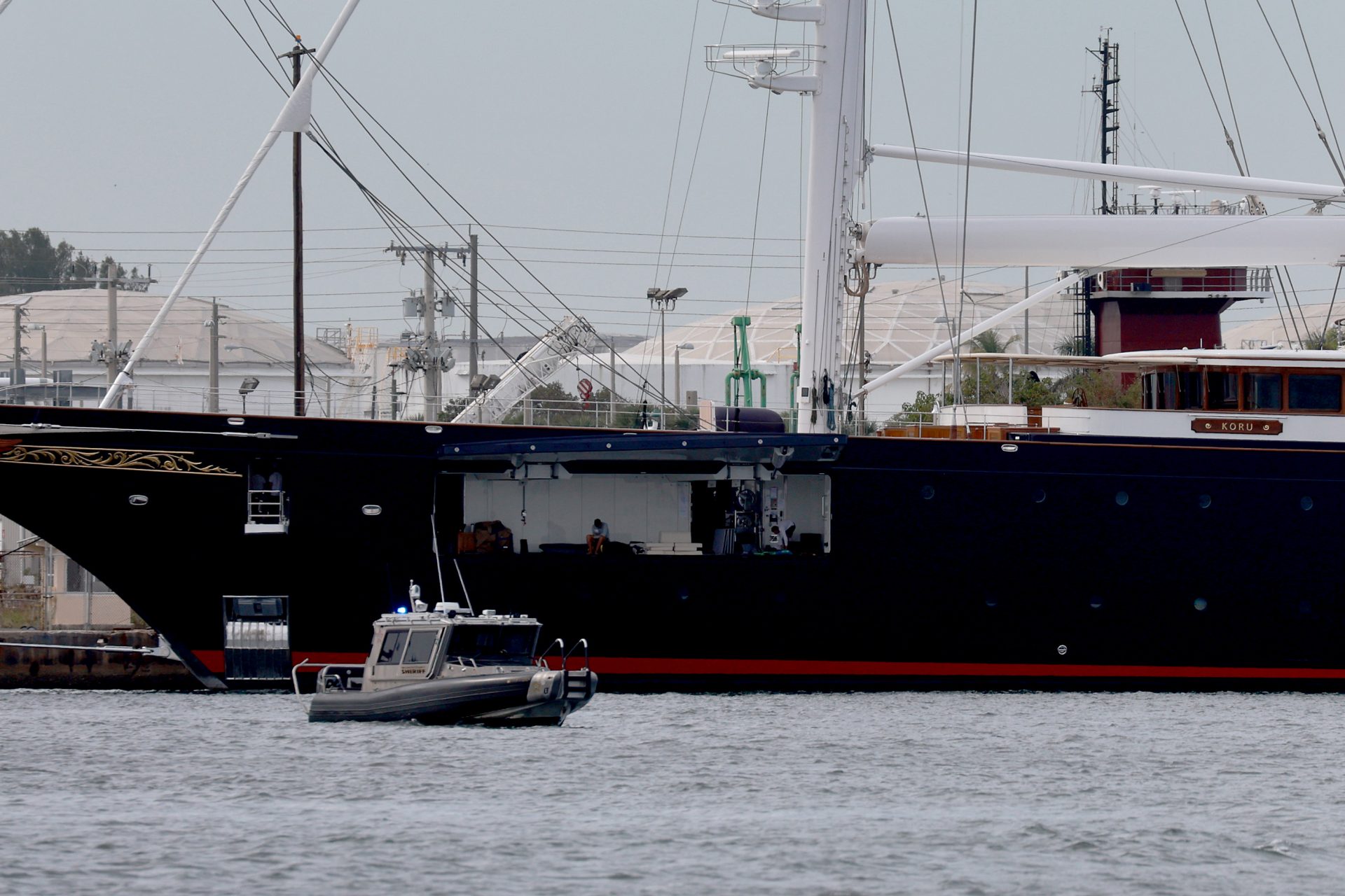 Le voilier émet 7 154 tonnes de carbone par an 
