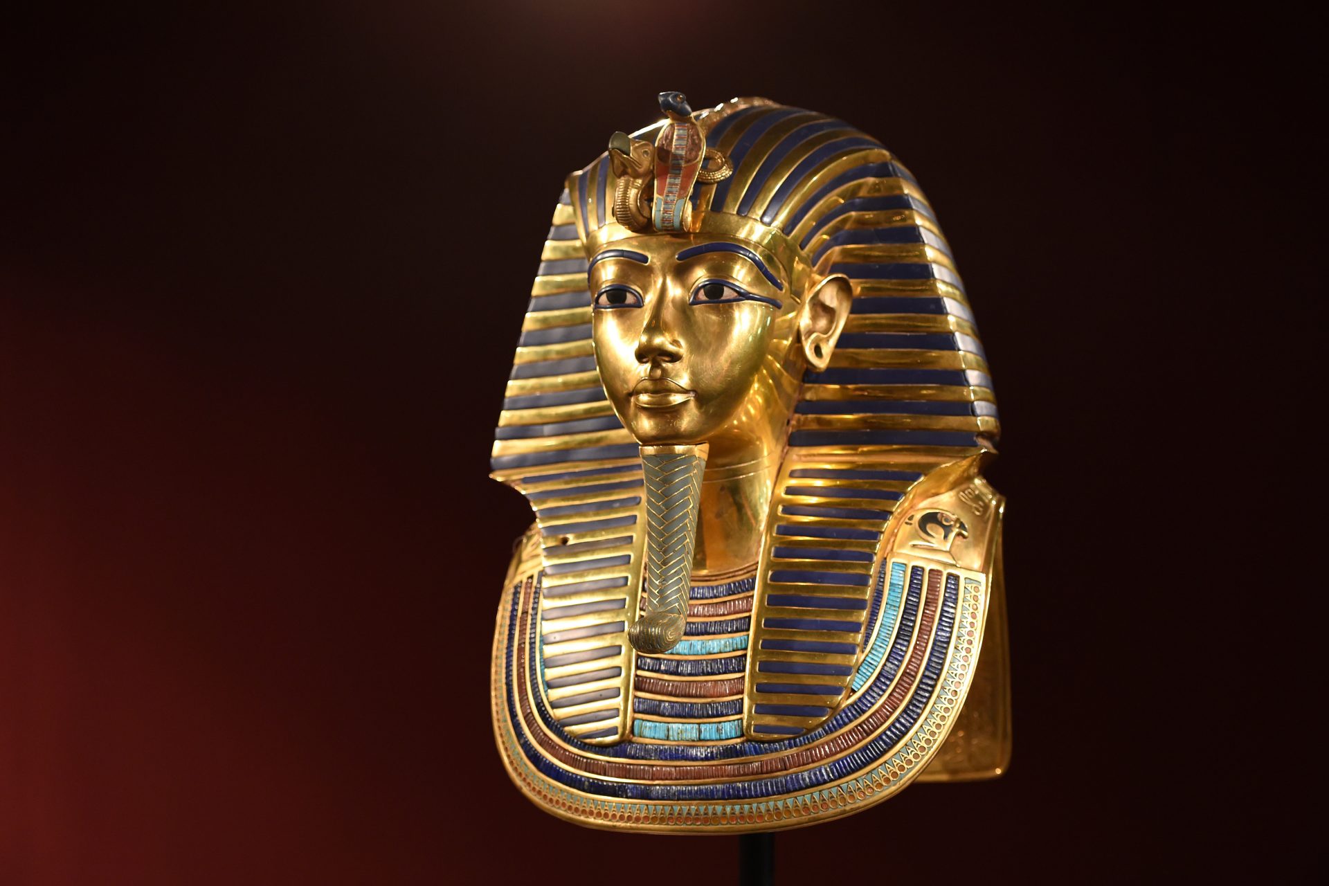 Where does the story of King Tut begin?