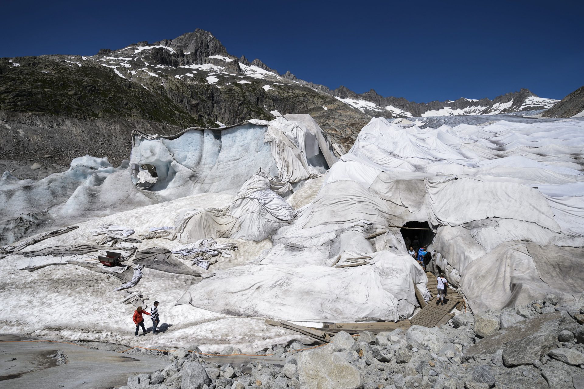 Gletscherdecken: Das teuerste Skizubehör in den Schweizer Alpen