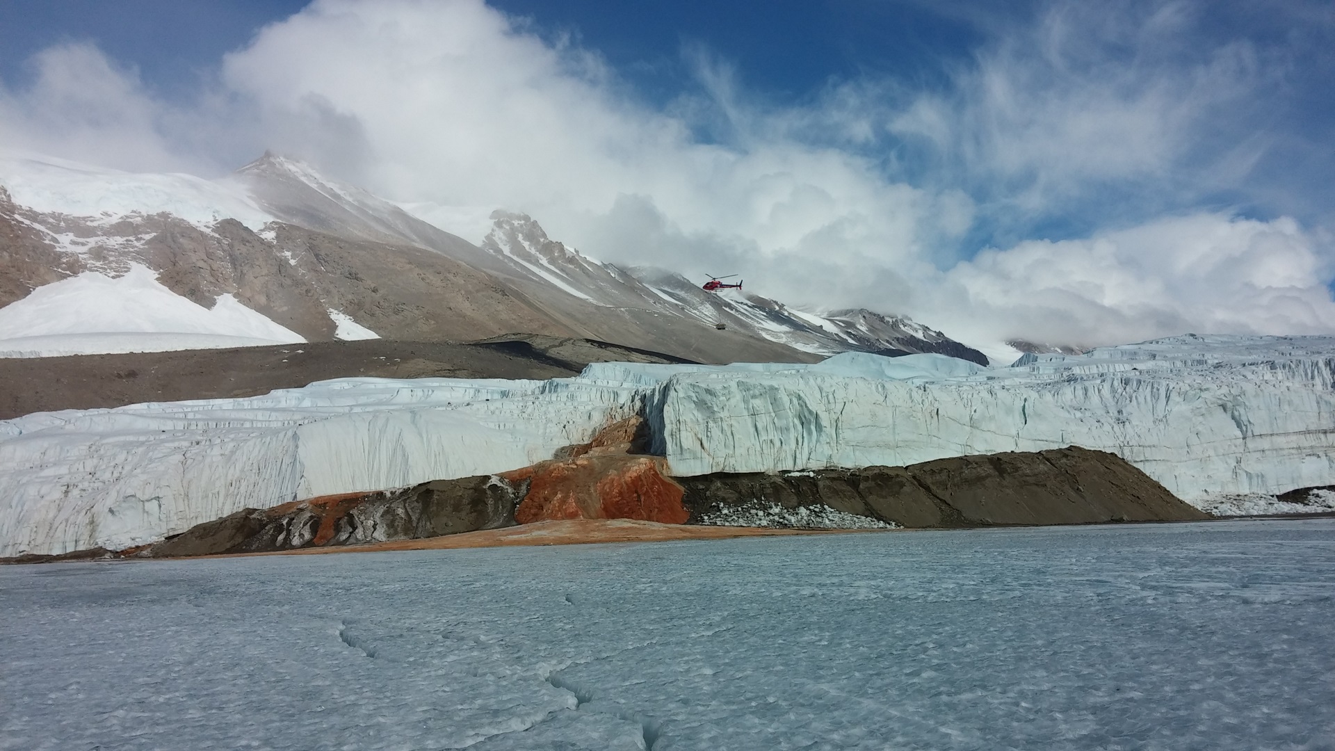 塩分濃度の高い氷底河川