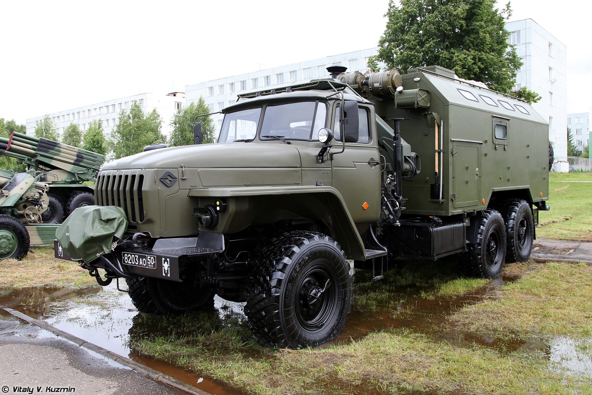 Mine clearance and maintenance vehicles