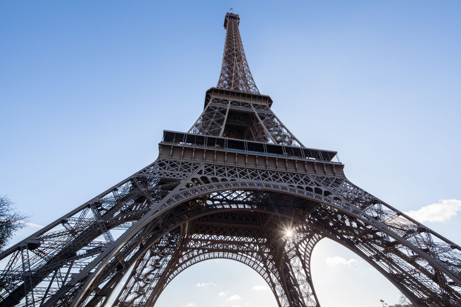 Un monument envahi par la rouille