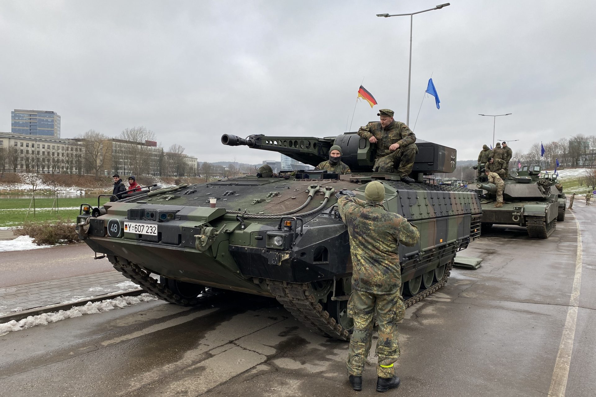 'De NAVO brengt de Europese veiligheid in gevaar'