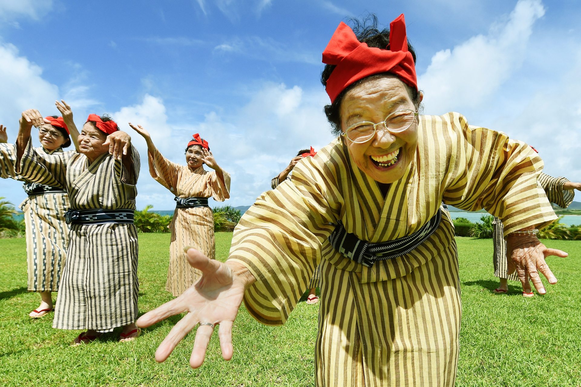 Descubren el secreto para vivir 100 años: el plan de Okinawa