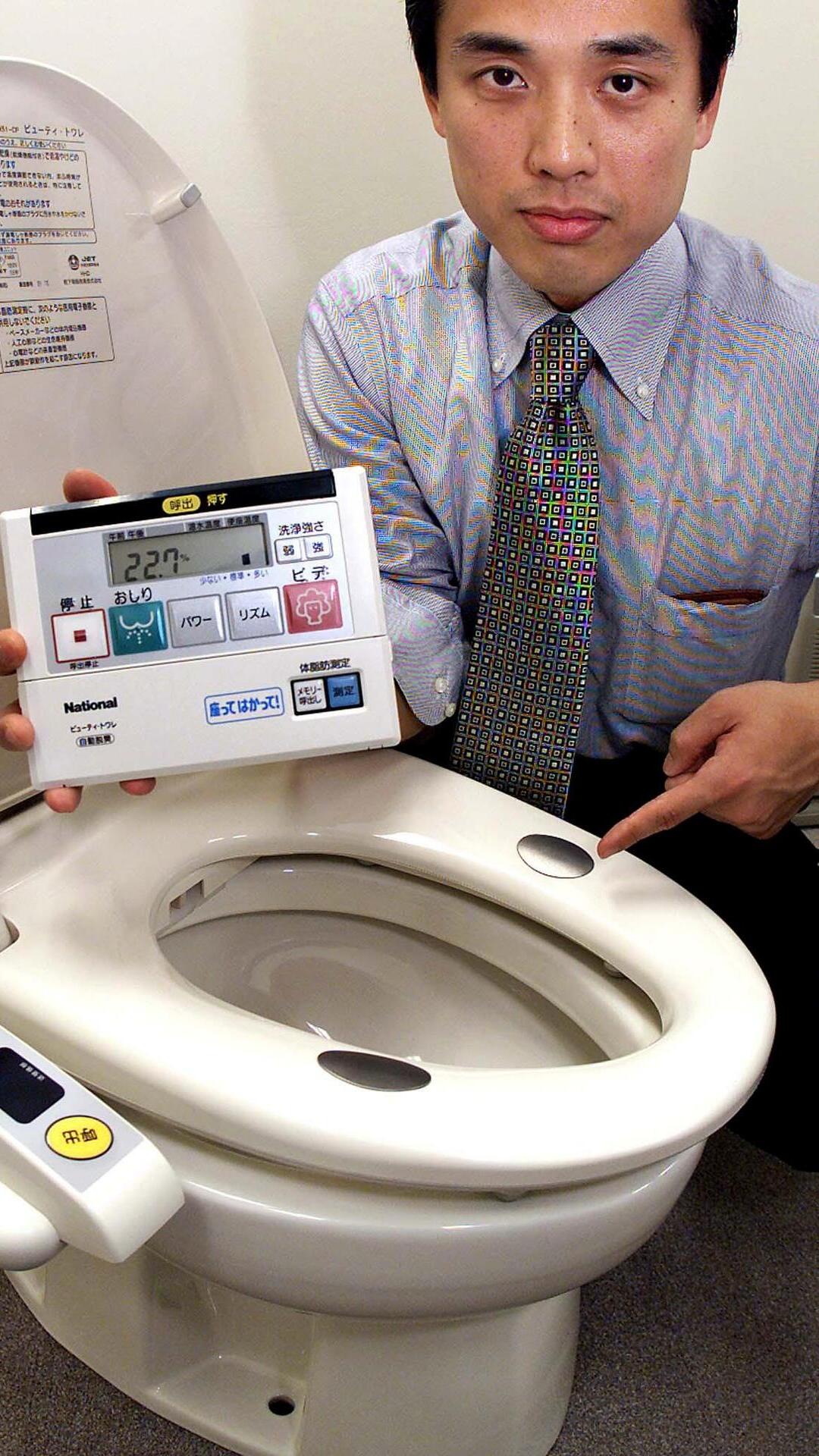 Les toilettes japonaises sont équipées de douchettes