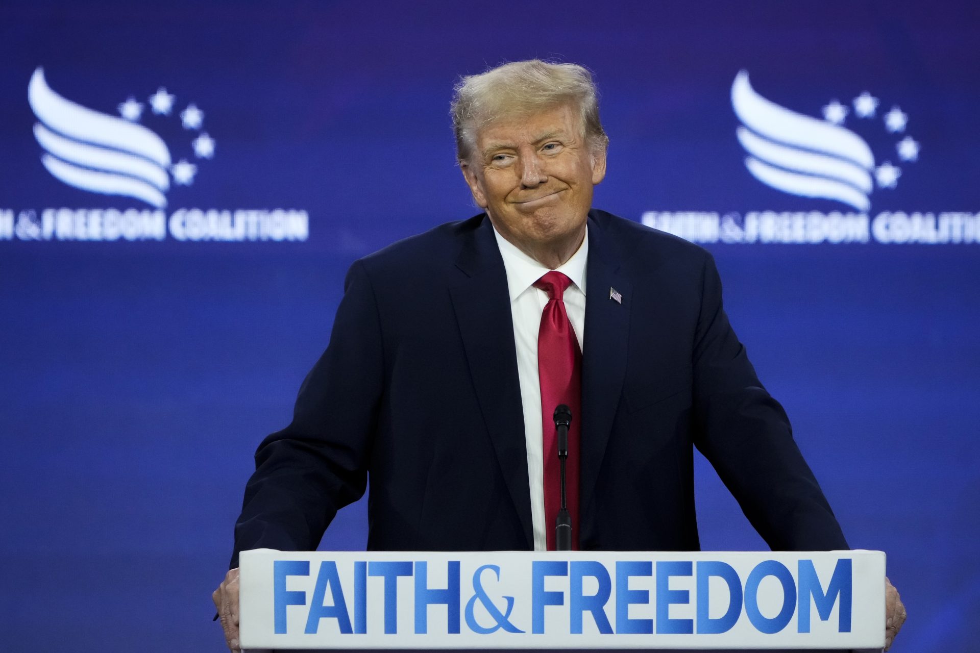 ¿Por qué los cristianos adoran a Donald Trump, a pesar de sus pecados?