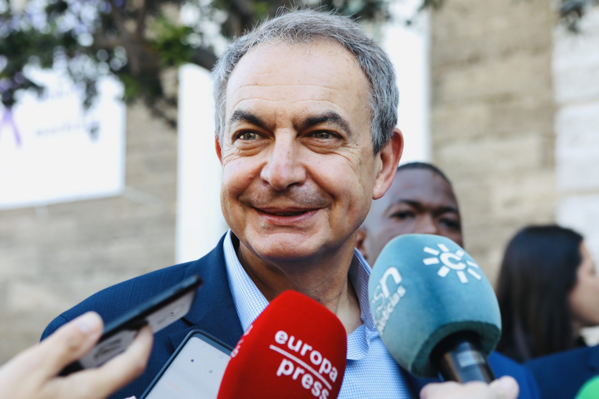 El recadito de Zapatero a Ayuso tras el escándalo de su pareja con Hacienda