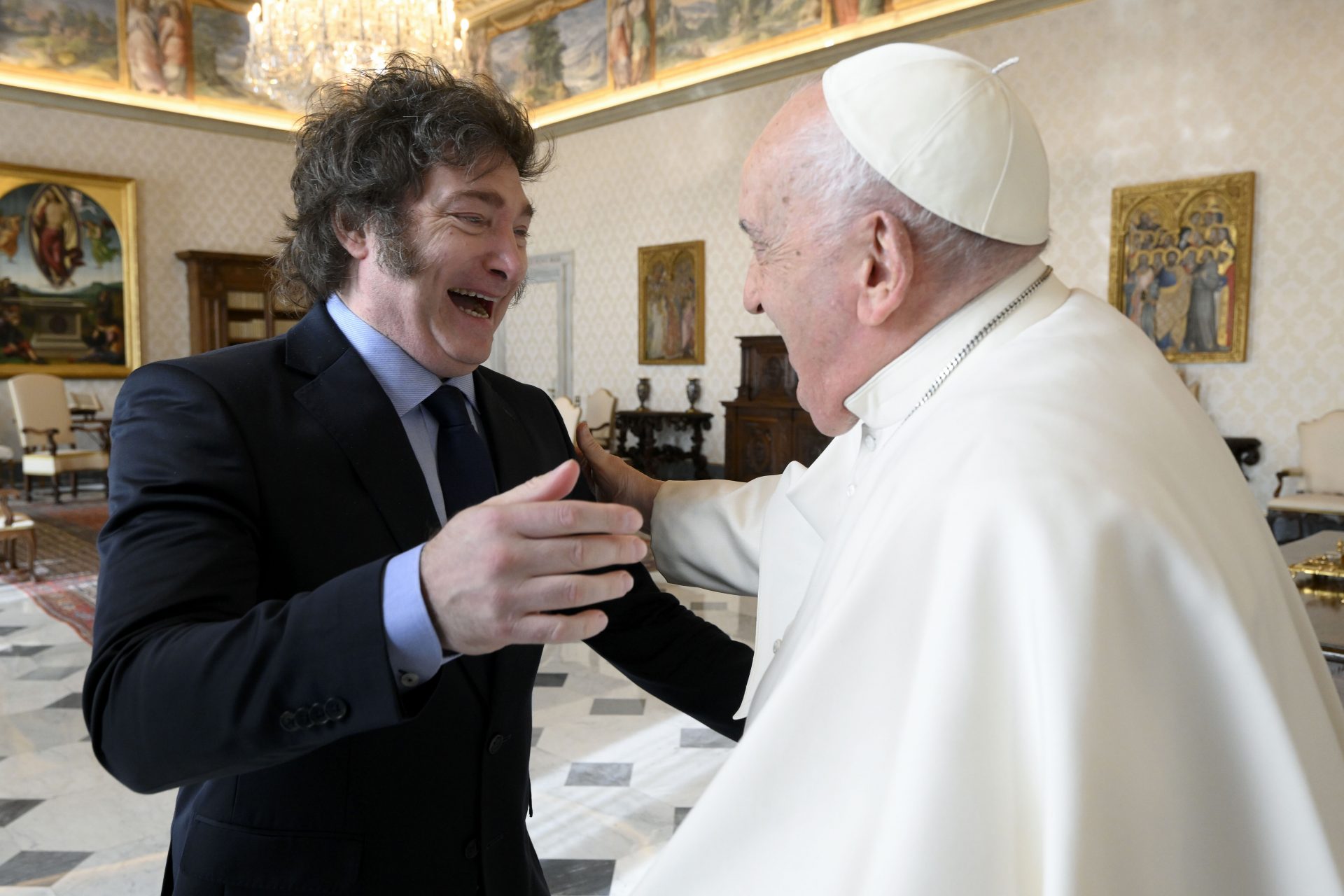 A favor: se reconcilió con el Papa