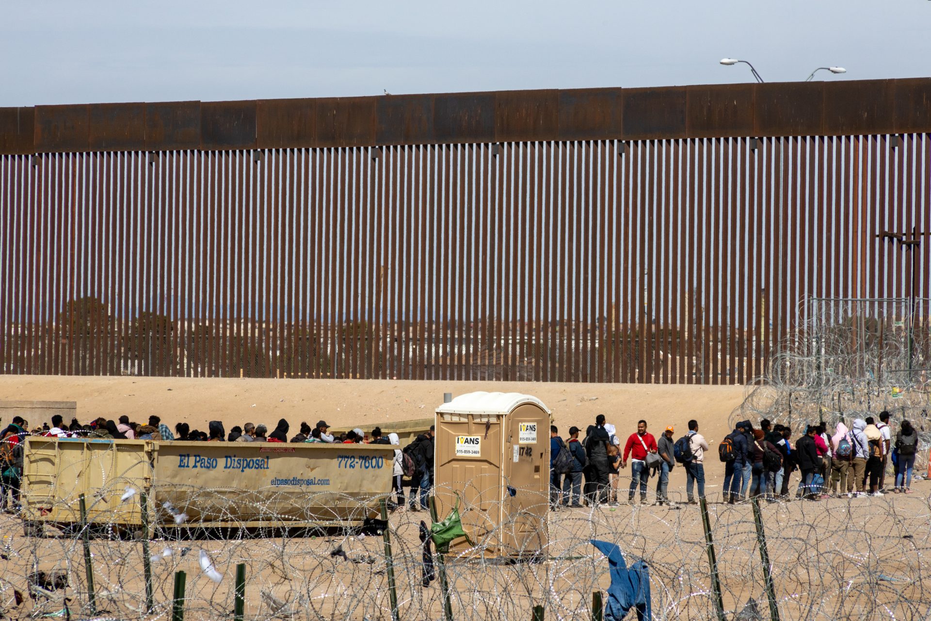 Gli immigrati privi di documenti verranno deportati