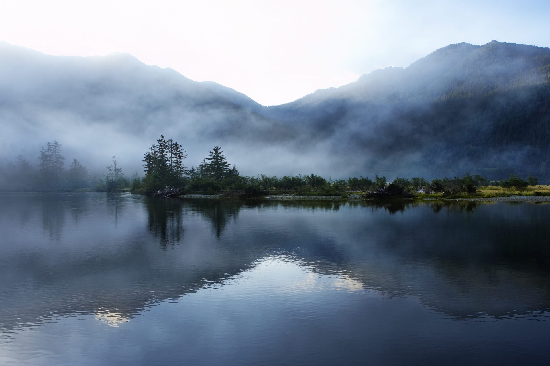 Au Canada, ce lac salé pourrait aider à comprendre les origines de la vie sur Terre