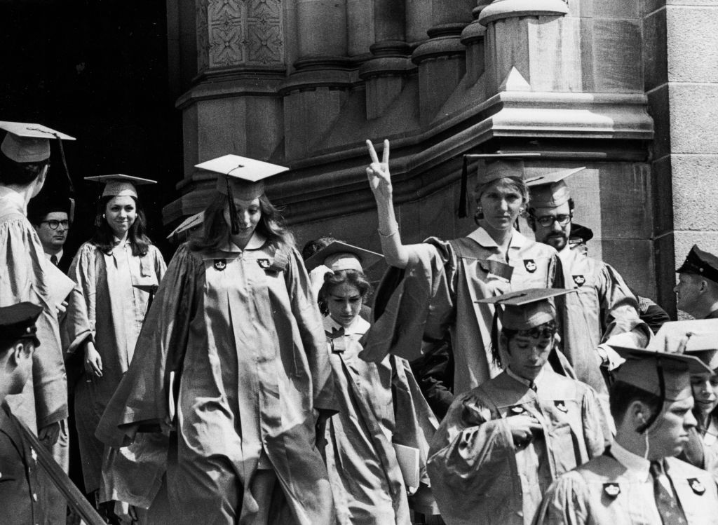 Qu'ont accompli les manifestations des étudiants en faveur du Viêt Nam ?