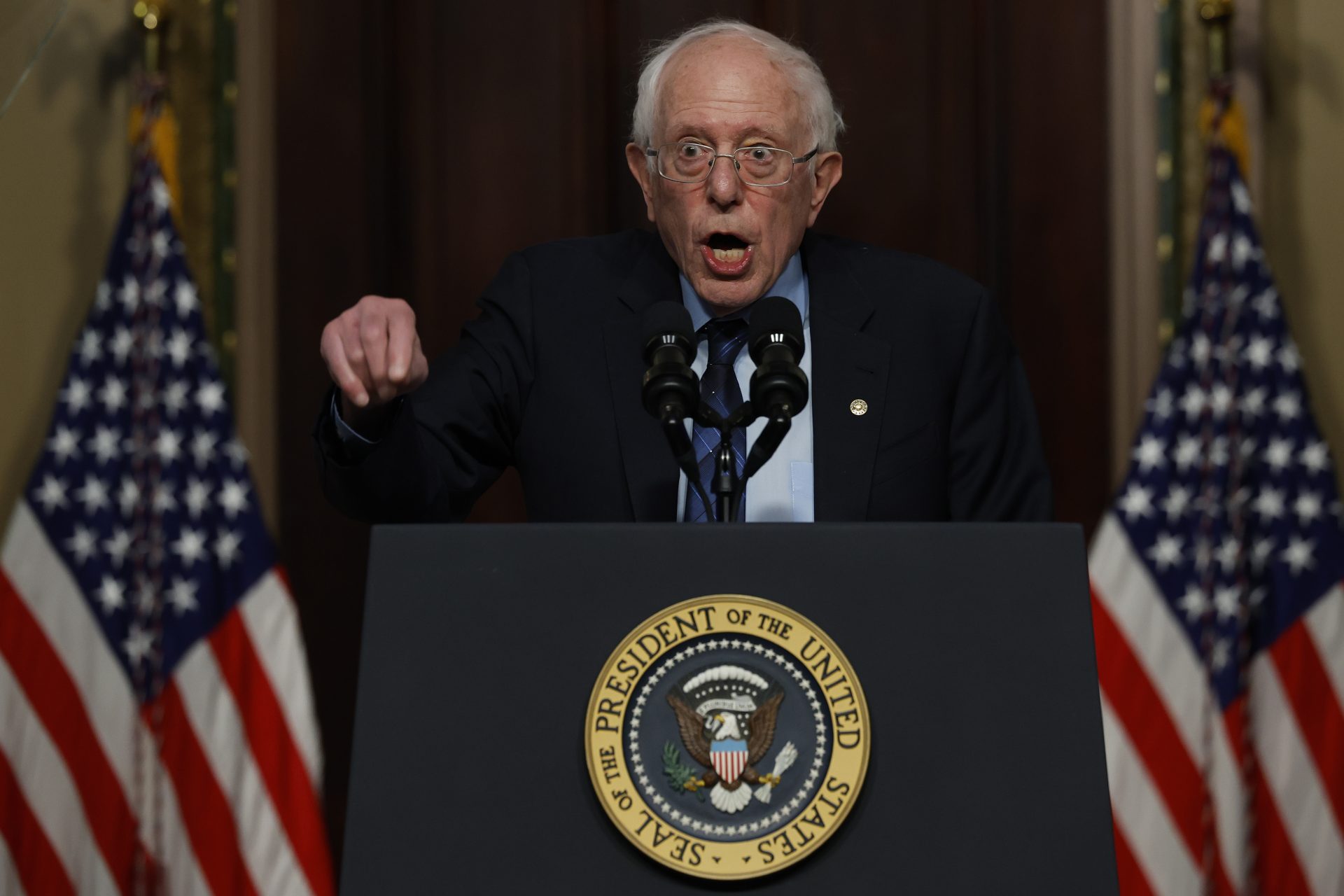 Bernie Sanders wants a 32-hour work and he makes a good argument