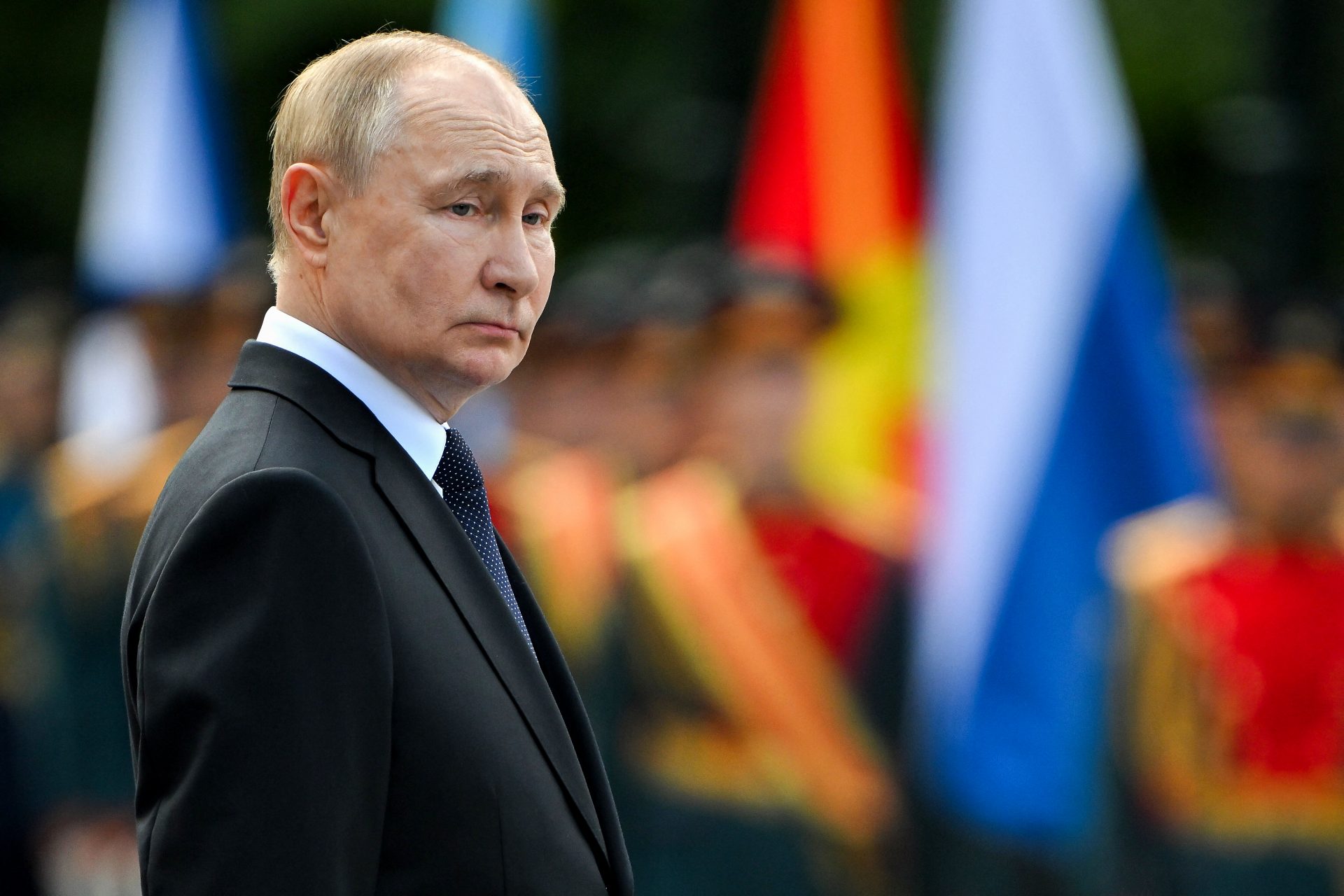 Ex-KGB operative reports possible betrayal among Putin's inner circle