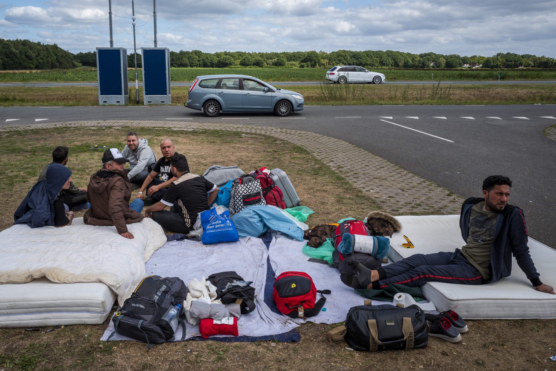 Overvolle opvang, vluchtelingen op straat