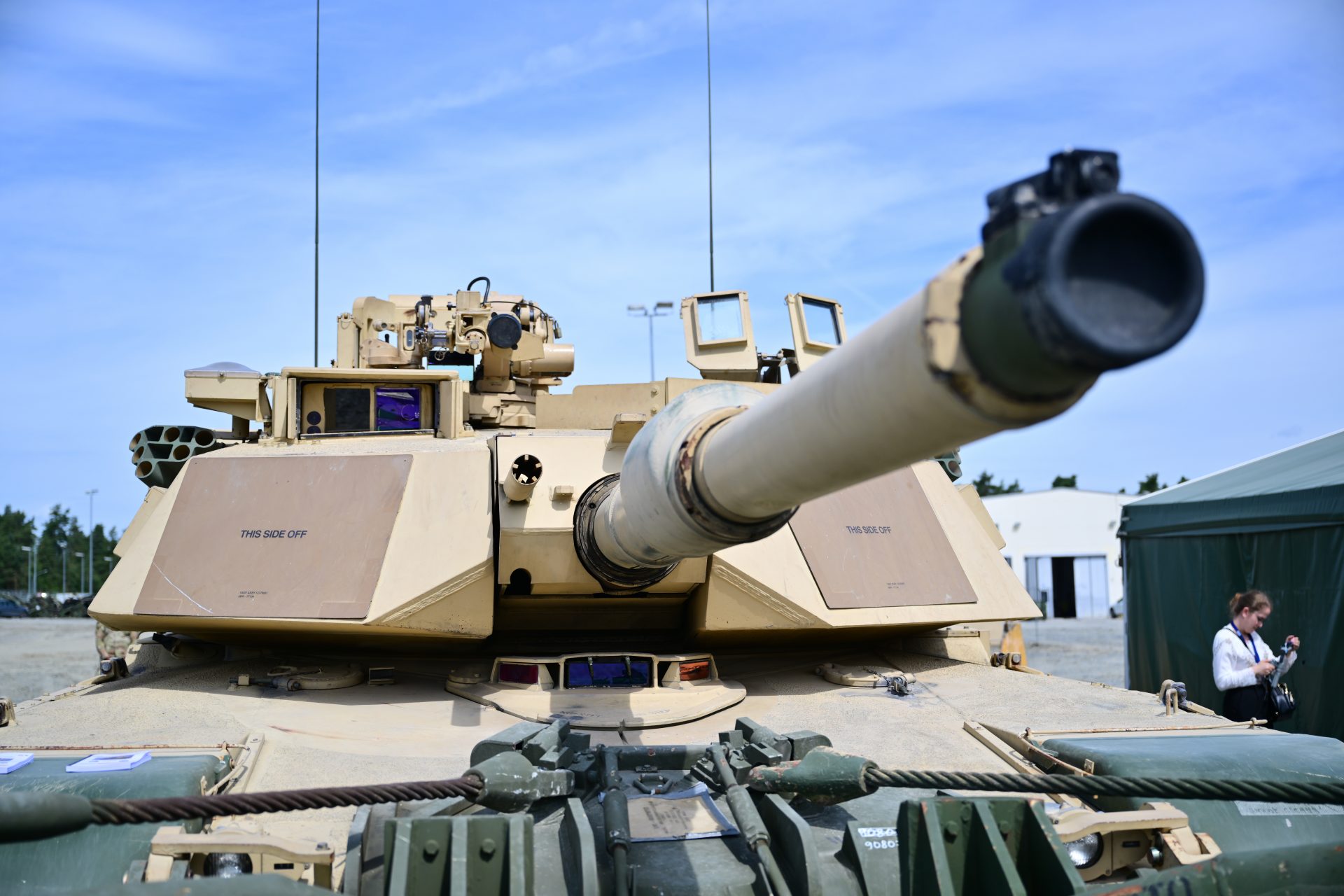 U.S. escalates tensions: Tanks roll toward Russian borders