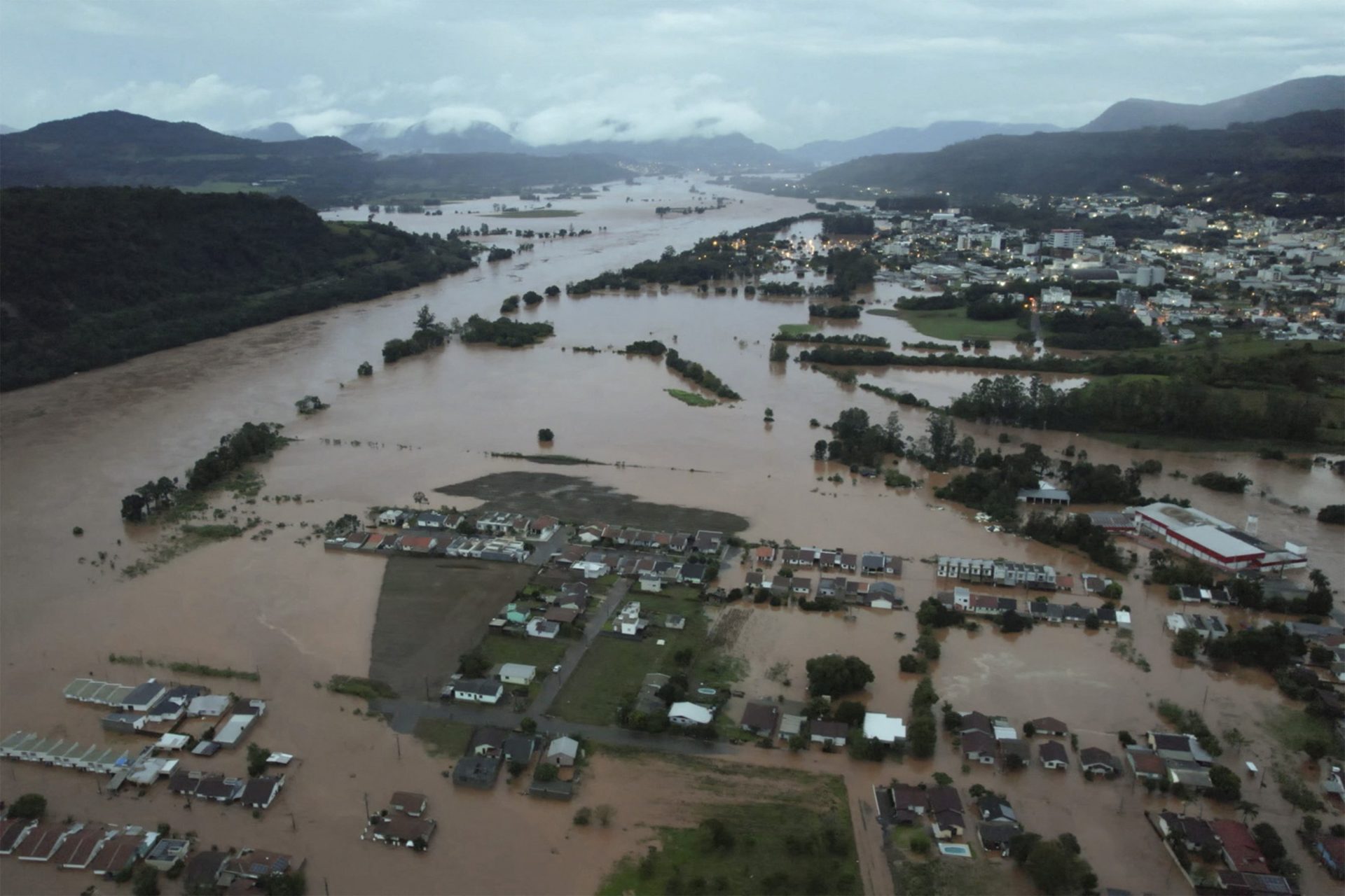 Images des inondations dans le sud du Brésil, qui ont fait plus de 70 morts
