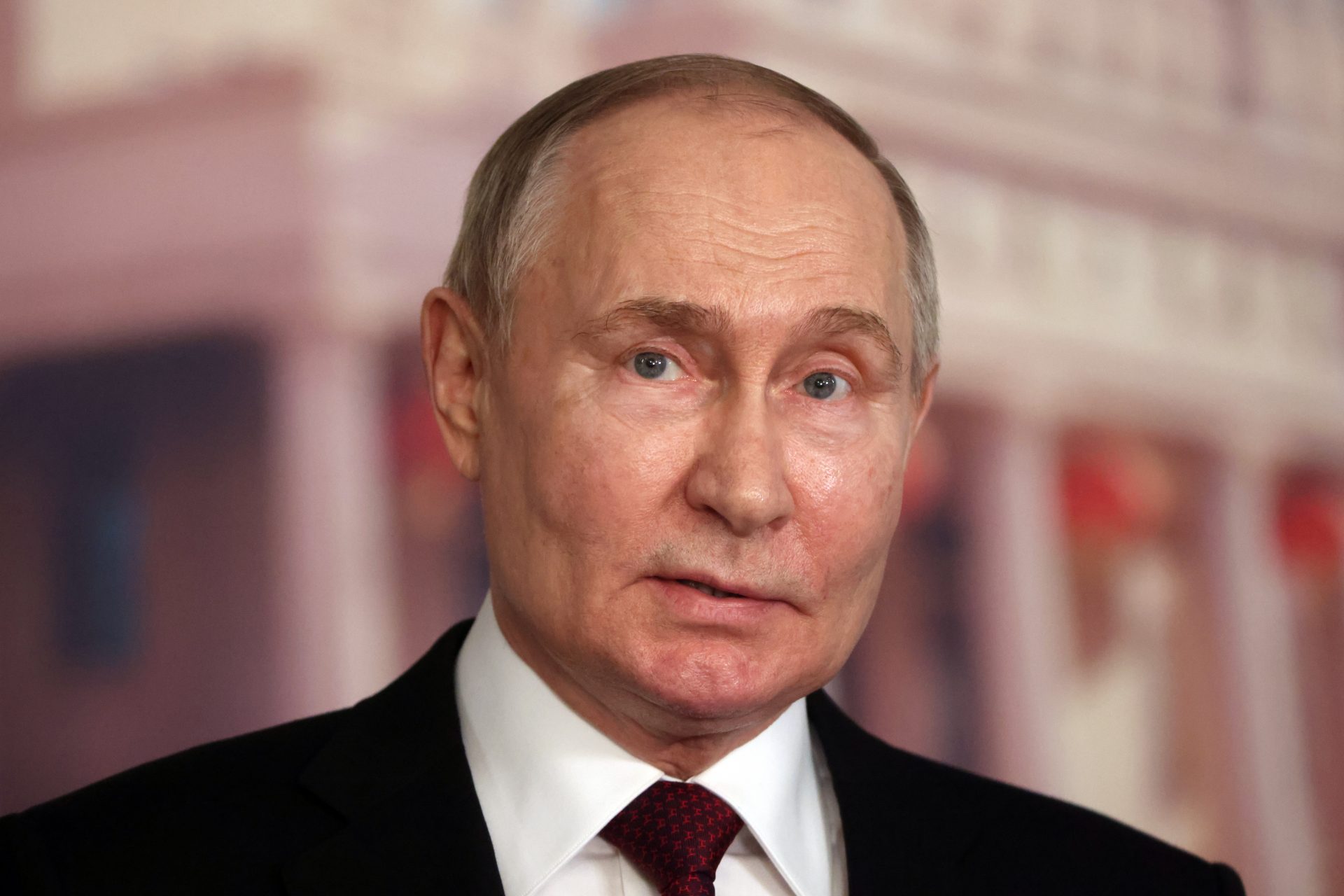 Putin afirma estar ansioso para encerrar a guerra, mas impõe uma condição