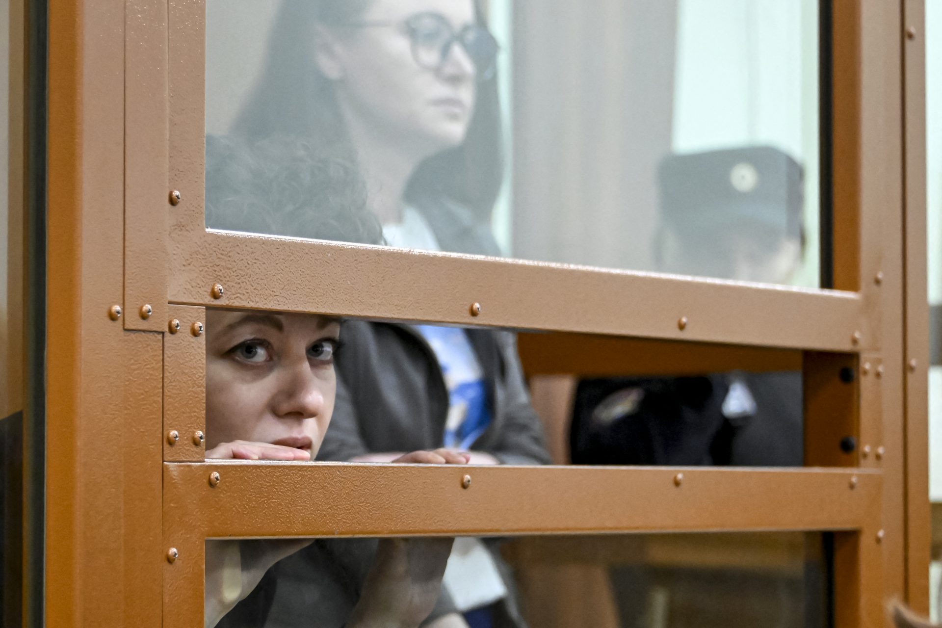 Podrían acabar 7 años en prisión por una obra de teatro: ¿de qué se acusa a Evgenia Berkovich y Svetlana Petriychuk?