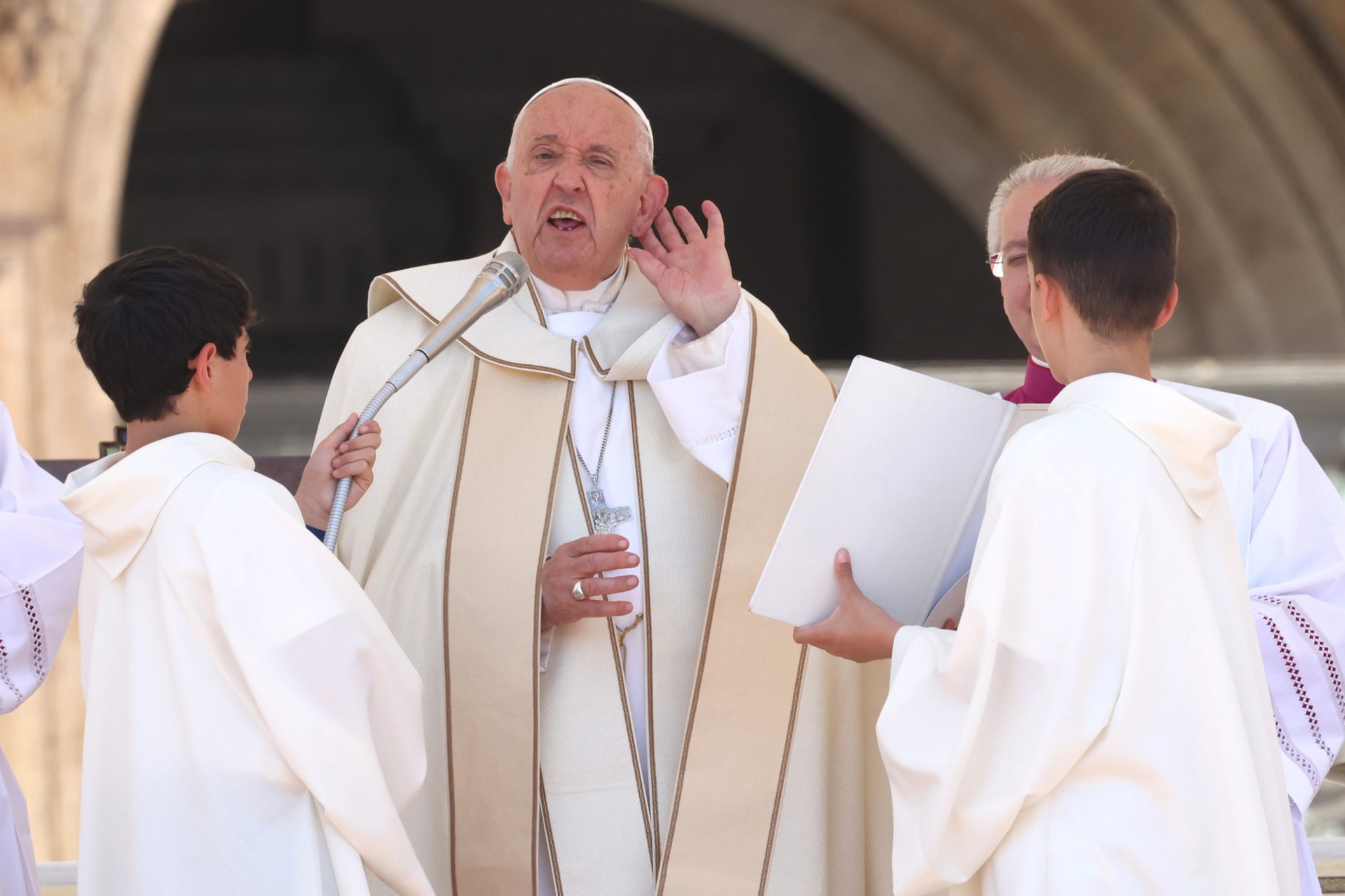 Le pape François « n'a jamais eu l'intention d'offenser » avec ses commentaires offensants sur les prêtres homosexuels